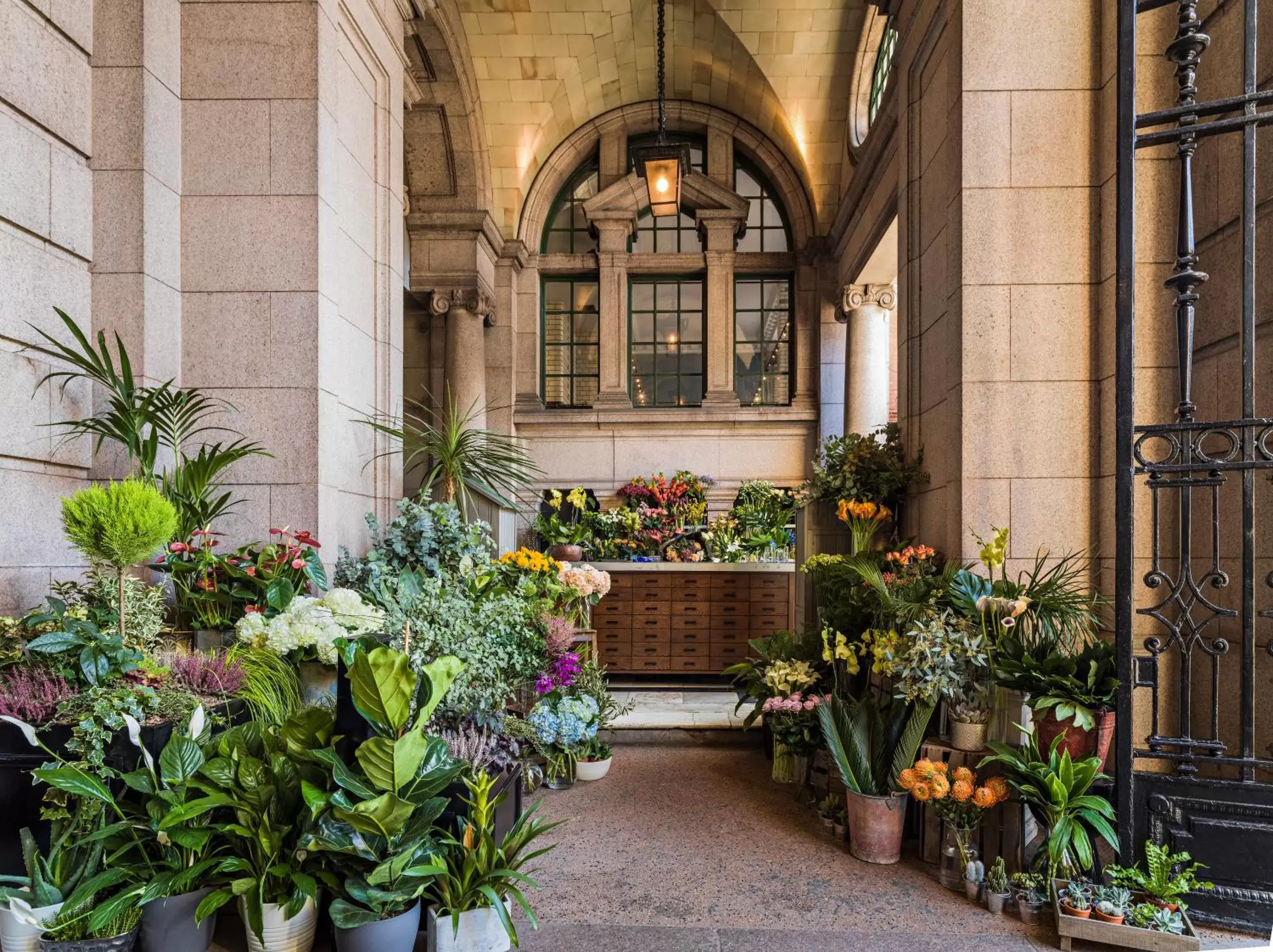 Facade/entrance in Kimpton Clocktower, an IHG Hotel