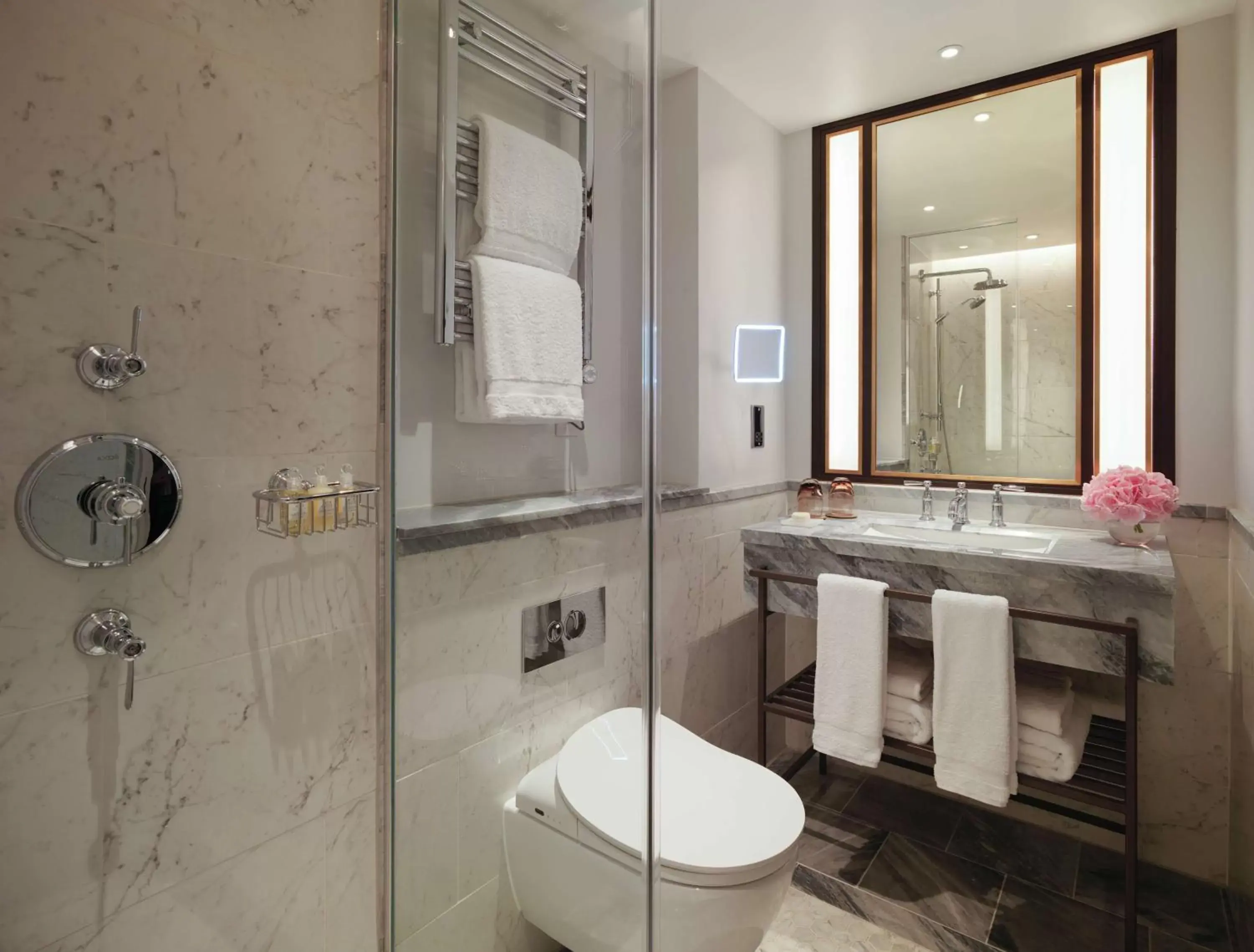 Bathroom in The Biltmore Mayfair, LXR Hotels & Resorts