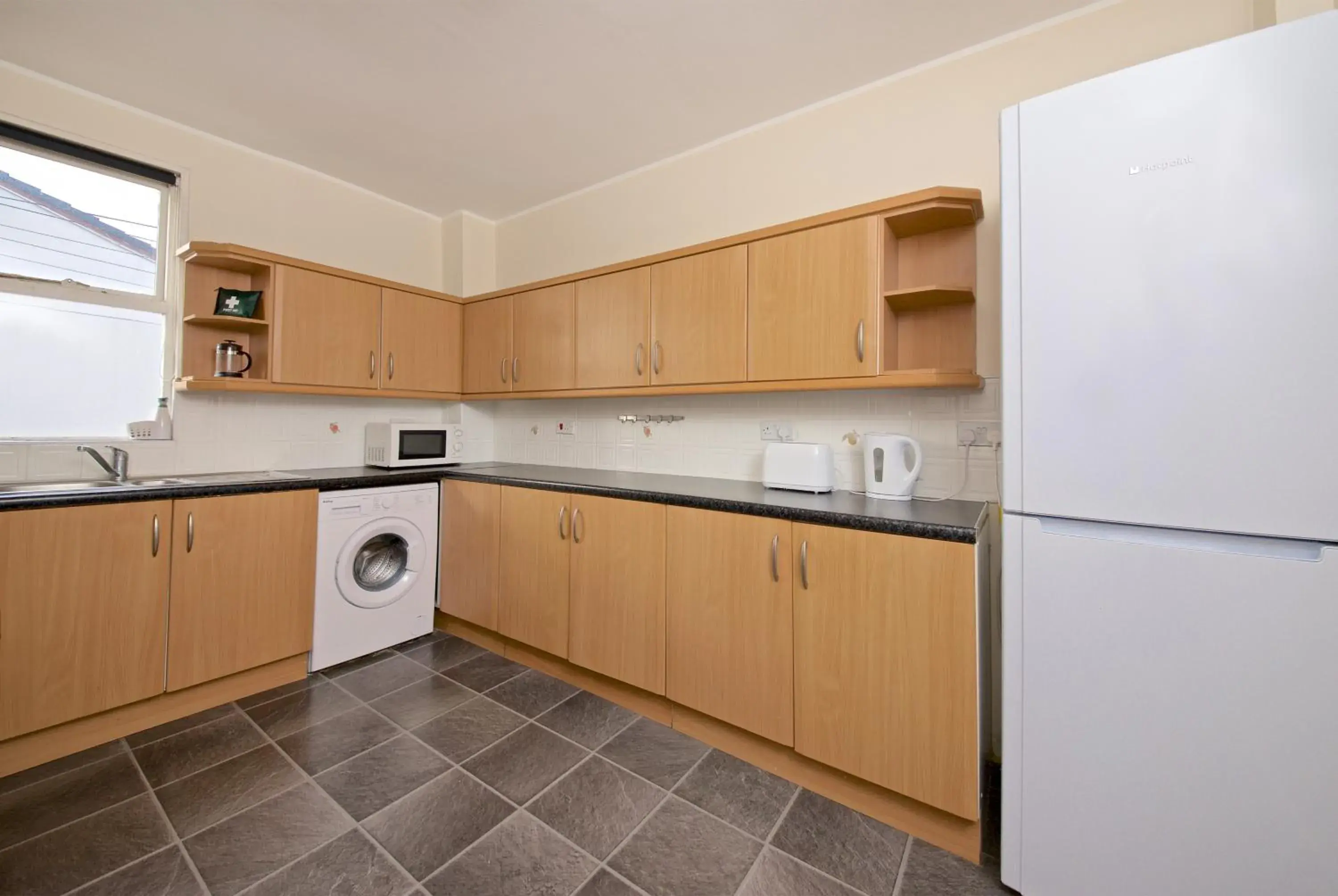 Kitchen or kitchenette, Kitchen/Kitchenette in Liverpool City Stays - Lawrence Road BB1