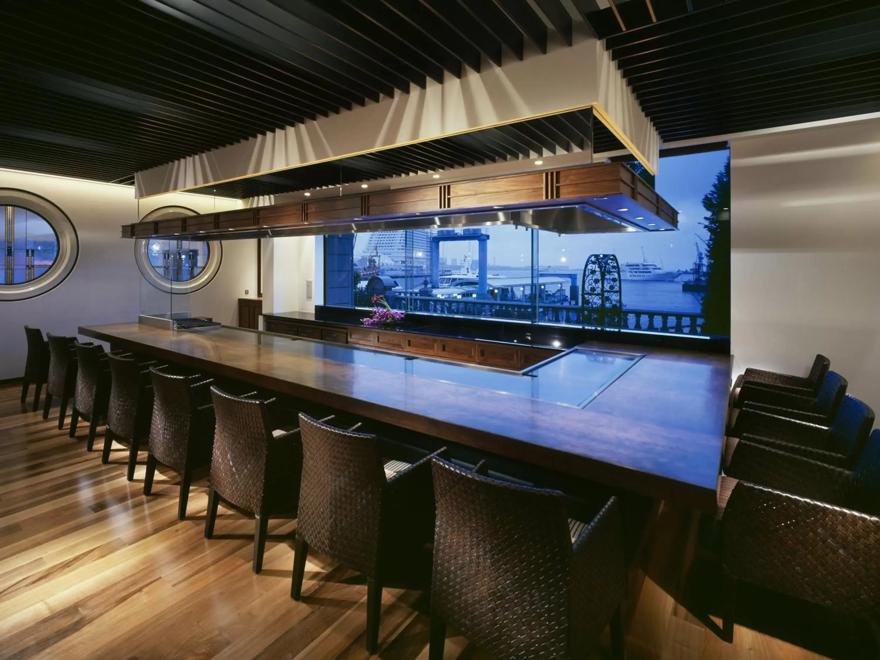 Restaurant/places to eat, Lounge/Bar in Hotel La Suite Kobe Harborland