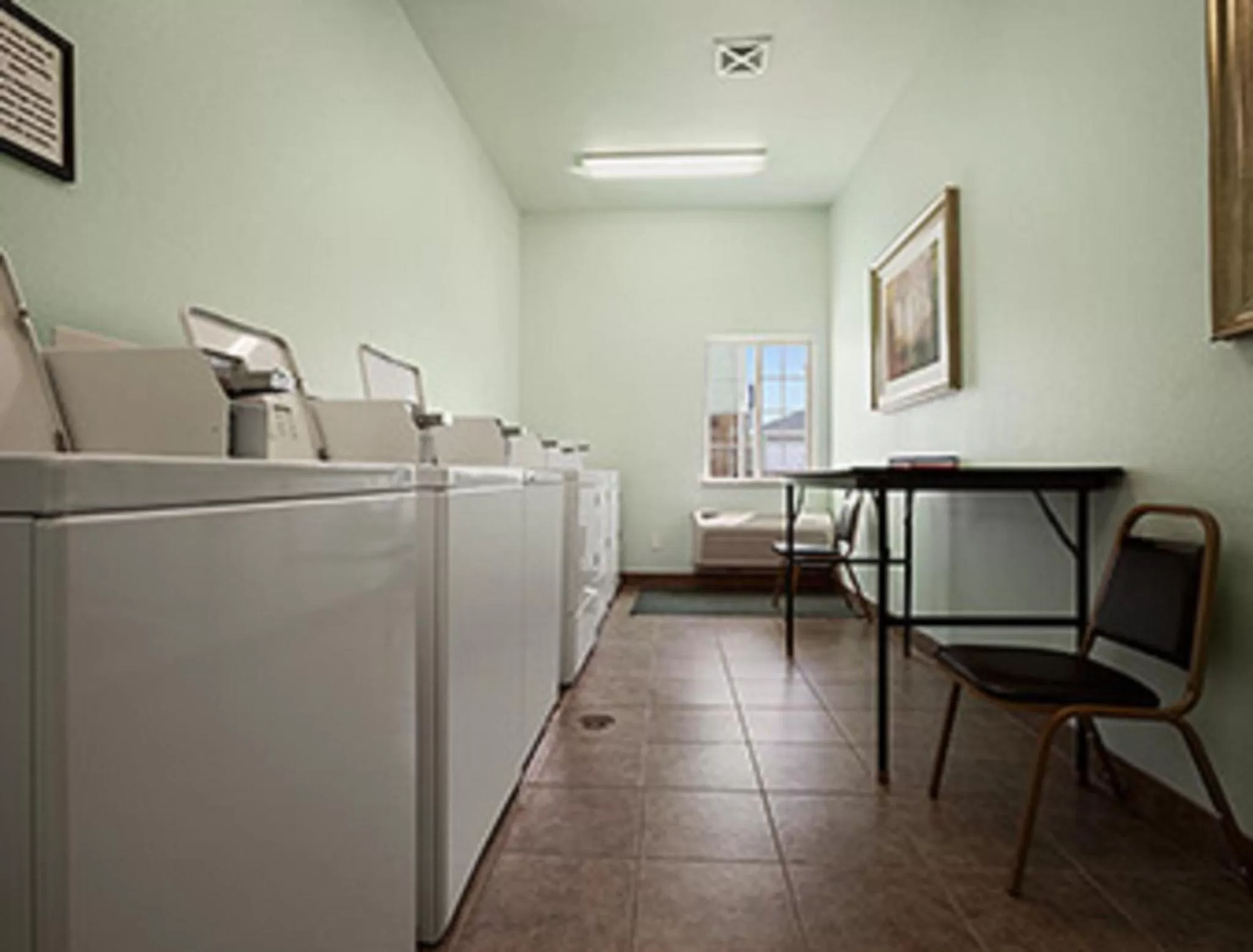 Decorative detail in Days Inn & Suites by Wyndham Columbus NE