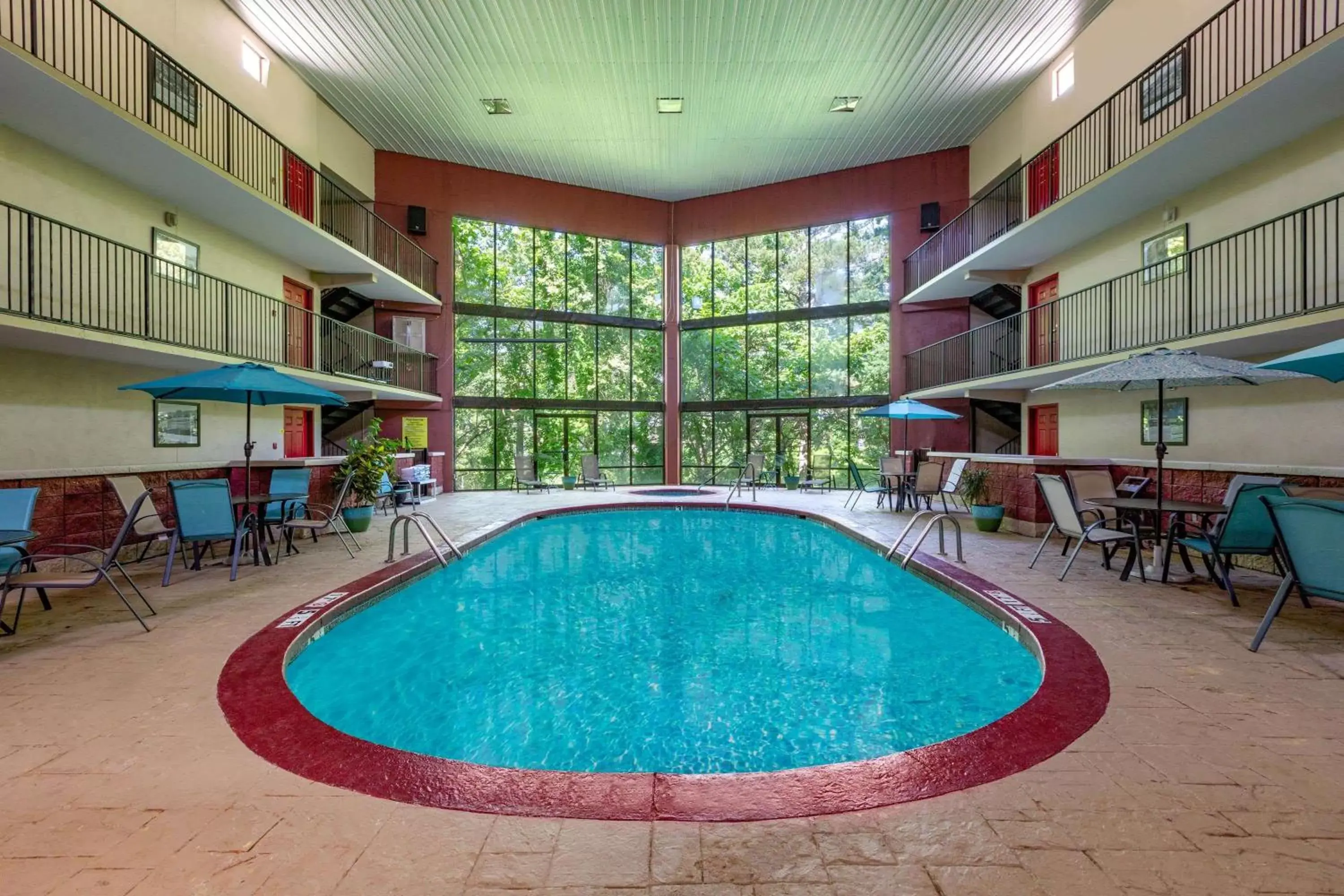 On site, Swimming Pool in Super 8 by Wyndham Eureka Springs