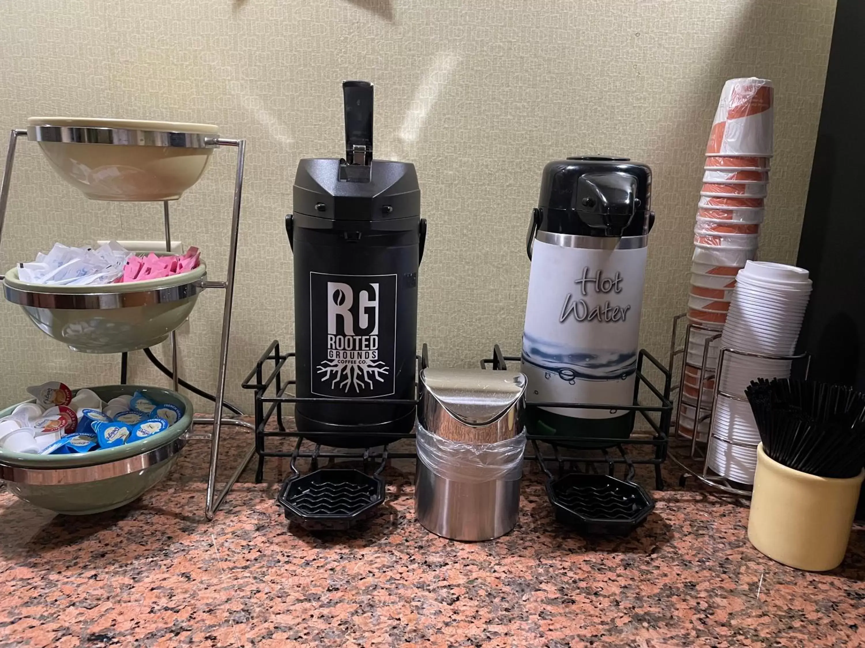 Breakfast in Econo Lodge Huntington - Barboursville University Area Breakfast in Econo Lodge Huntington - Barboursville University Area