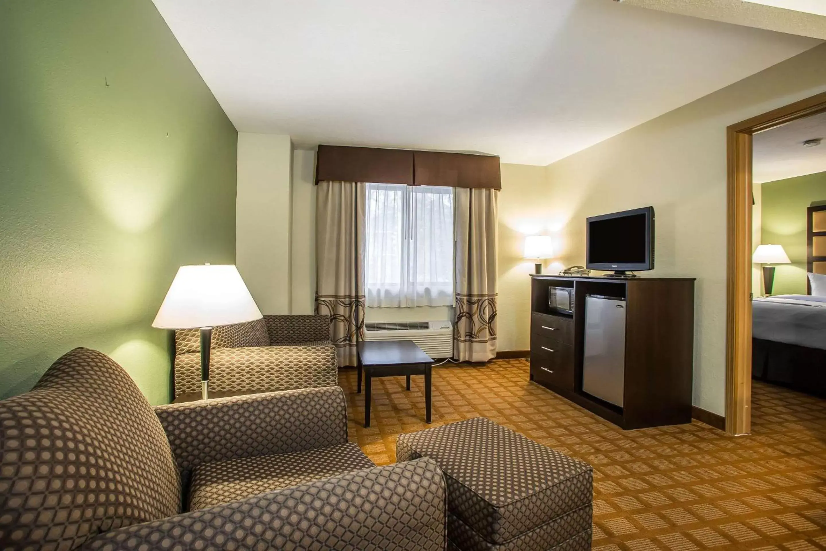 Photo of the whole room, Seating Area in Quality Inn & Suites Marinette