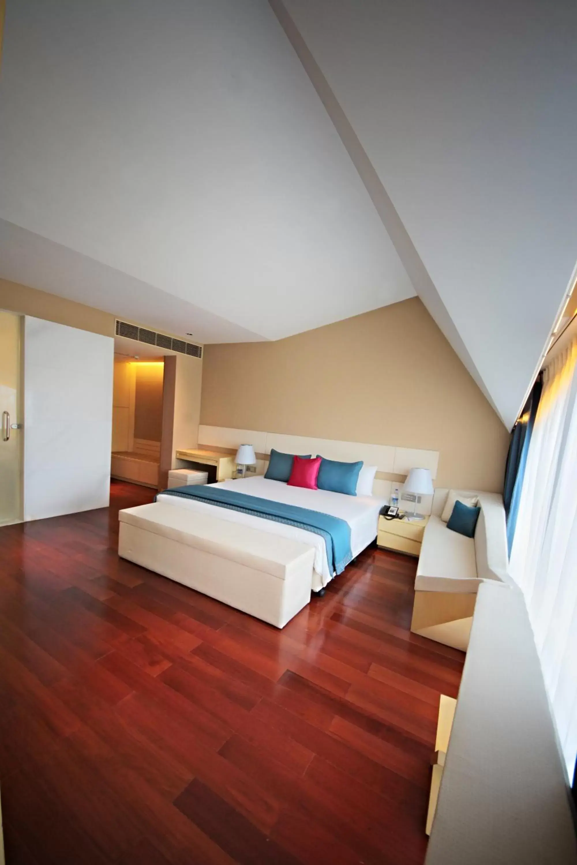 Deluxe Suite 1 Bedroom City View King Bed - single occupancy in Vivanta New Delhi, Dwarka Deluxe Suite 1 Bedroom City View King Bed - single occupancy in Vivanta New Delhi, Dwarka