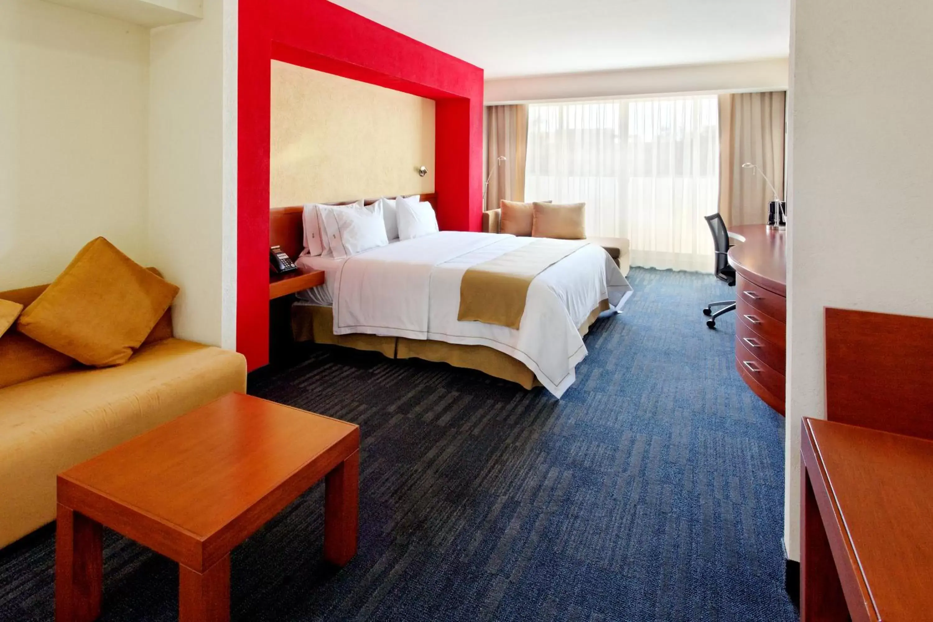 Photo of the whole room, Bed in Holiday Inn Express Guadalajara Expo, an IHG Hotel