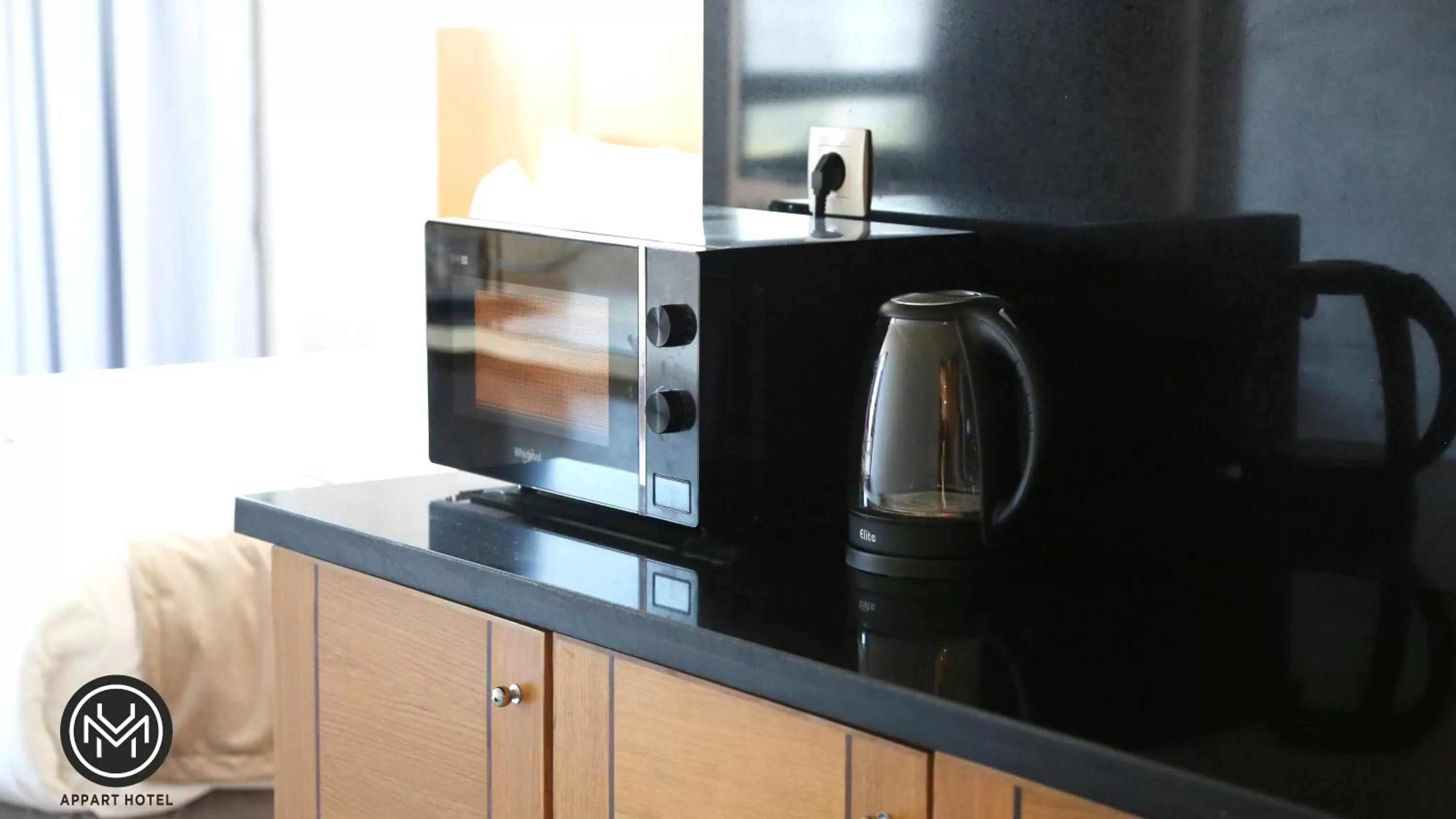 Coffee/tea facilities, TV/Entertainment Center in Maarif Home Casablanca