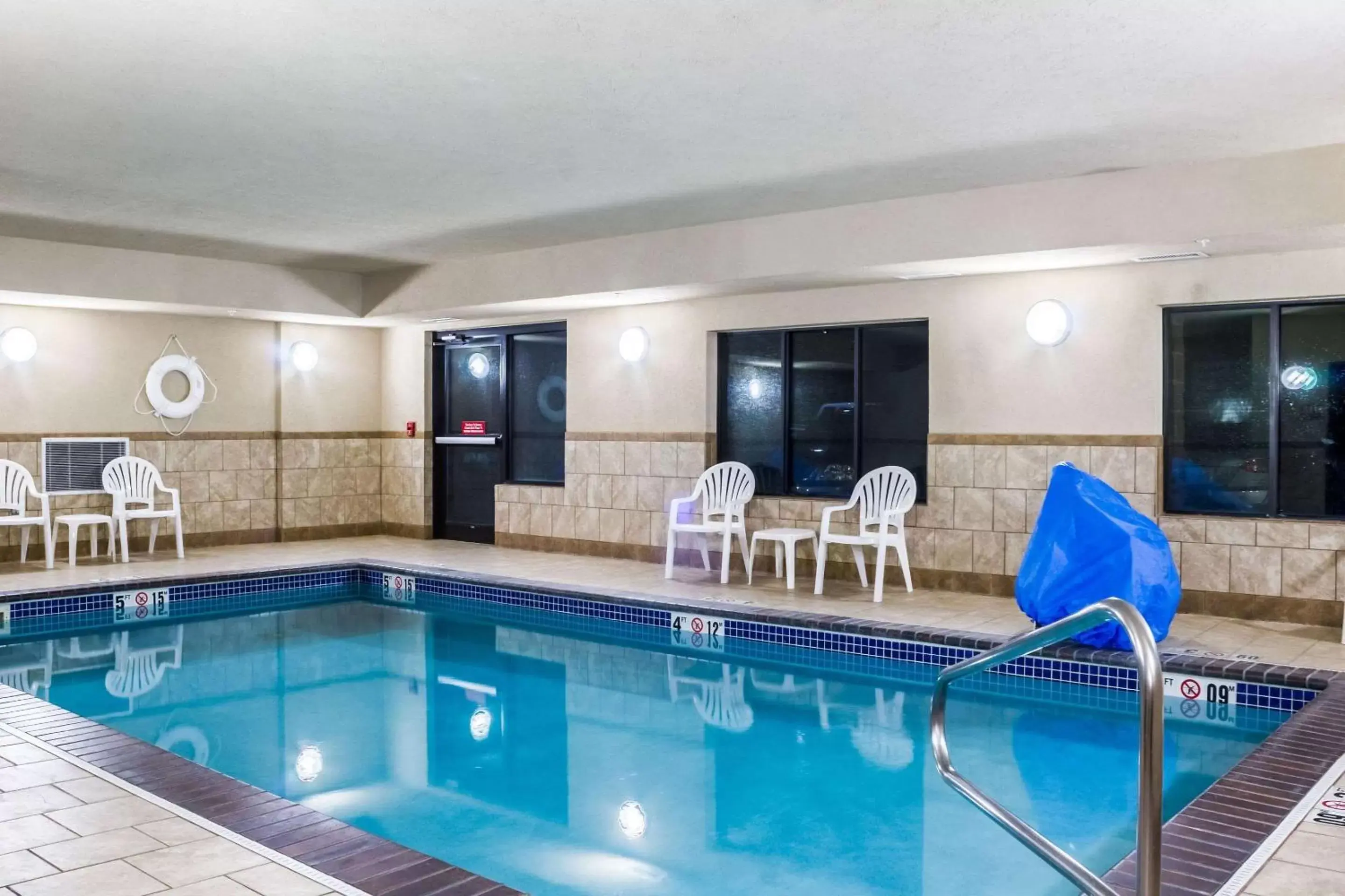 On site, Swimming Pool in Quality Inn & Suites Airport North