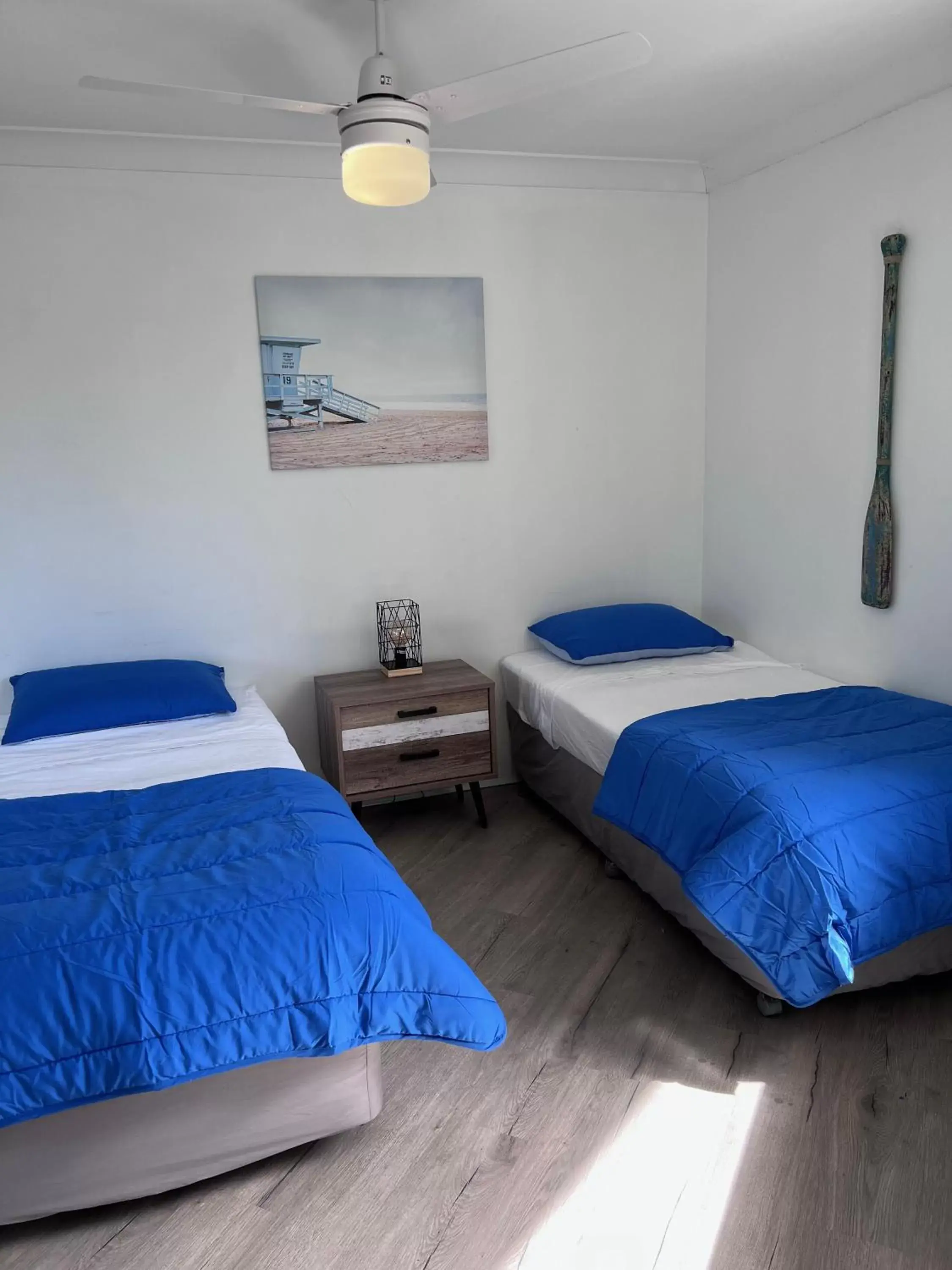 Bedroom, Bed in Surfers Del Rey