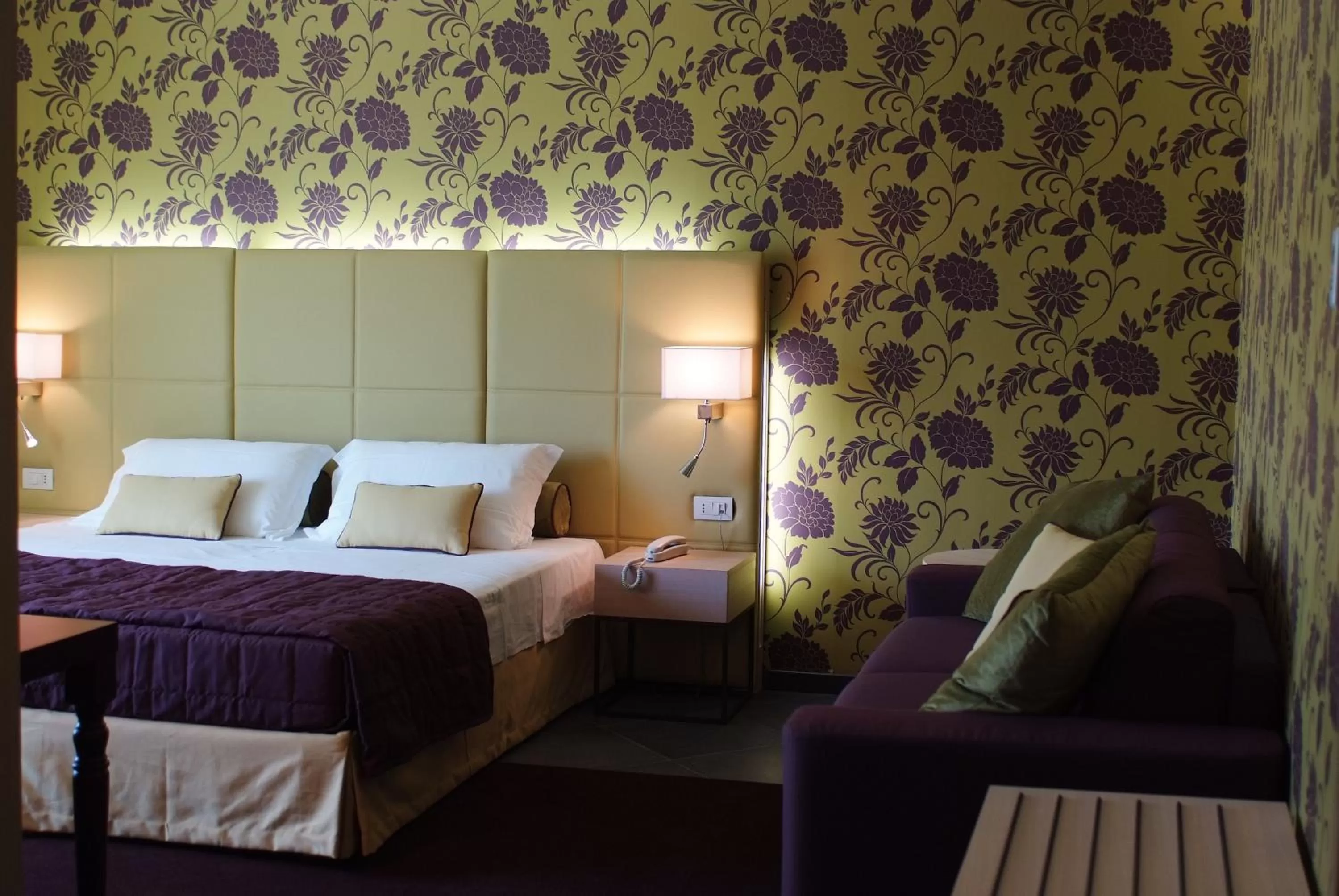 Photo of the whole room, Bed in El Homs Palace Hotel