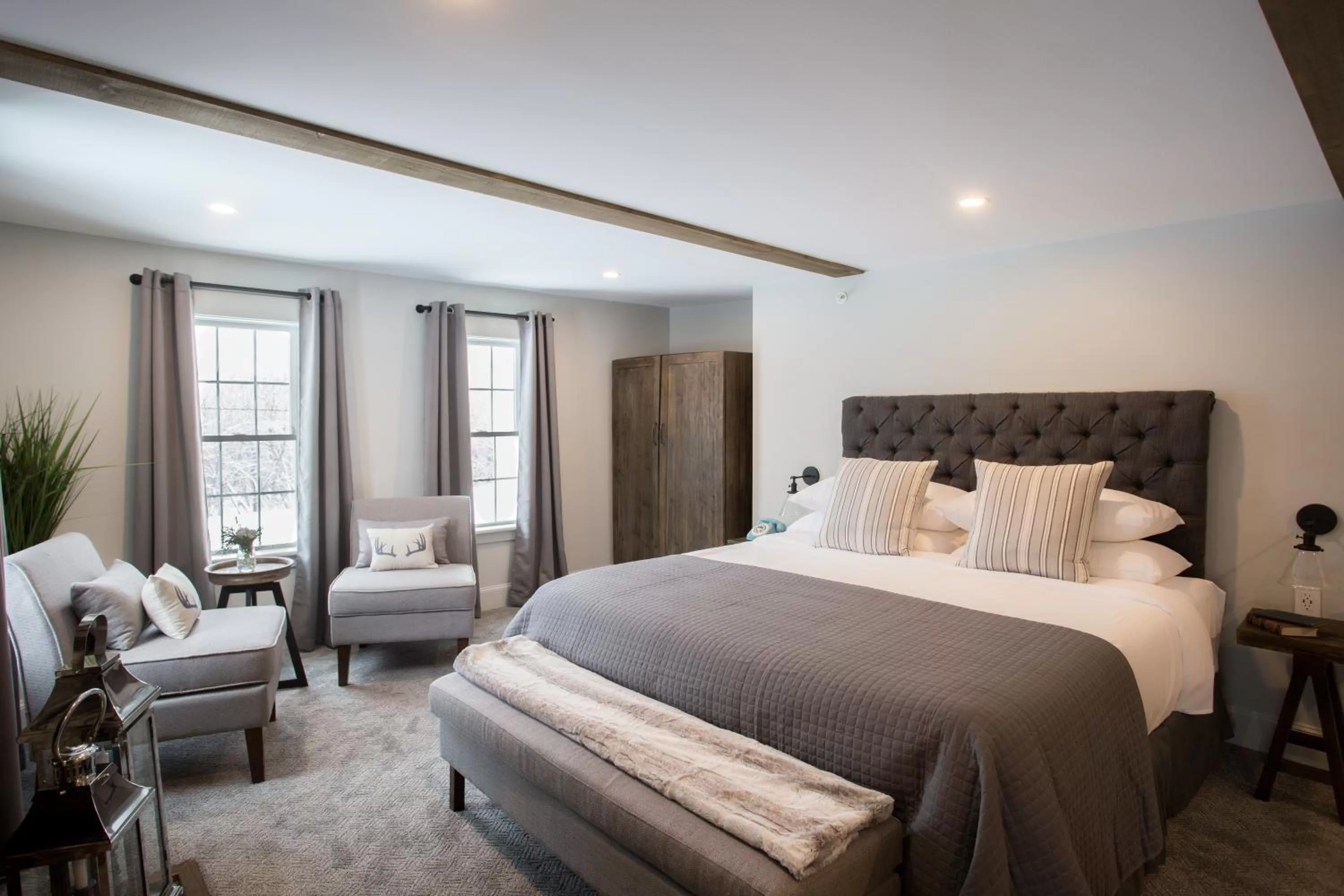 Bedroom, Bed in Mountain Meadows Lodge