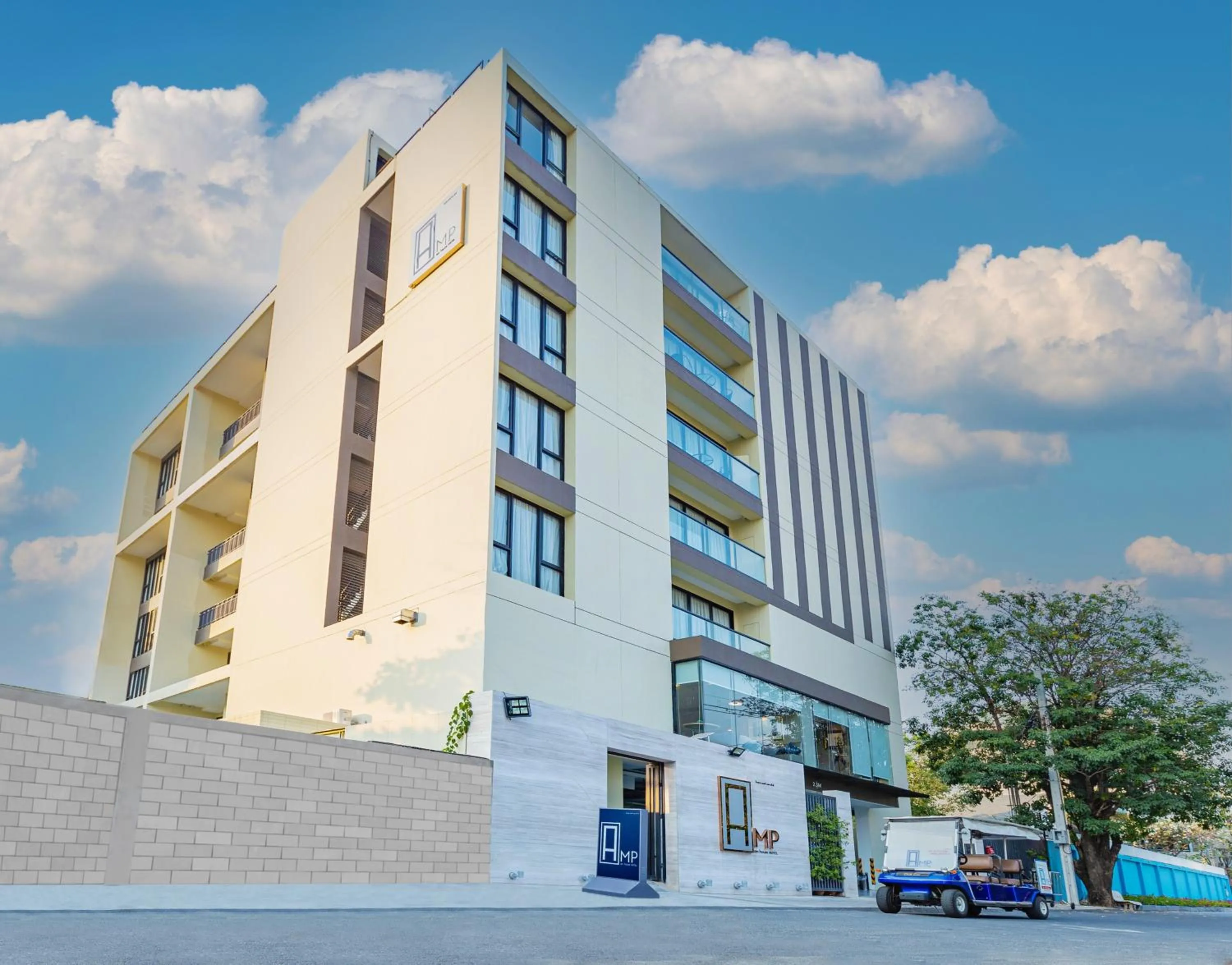 Property building in Amp Am House Bangkok Hotel