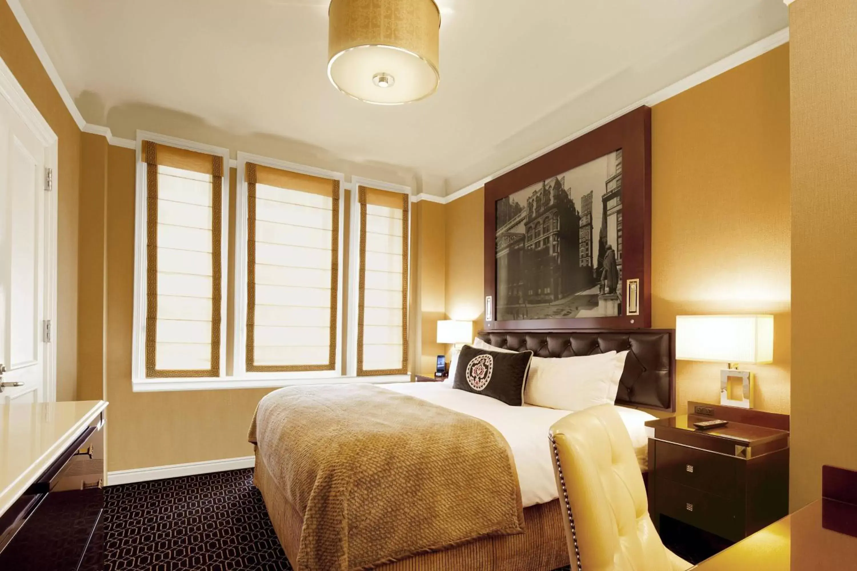 Photo of the whole room, Bed in The Algonquin Hotel Times Square, Autograph Collection Photo of the whole room, Bed in The Algonquin Hotel Times Square, Autograph Collection
