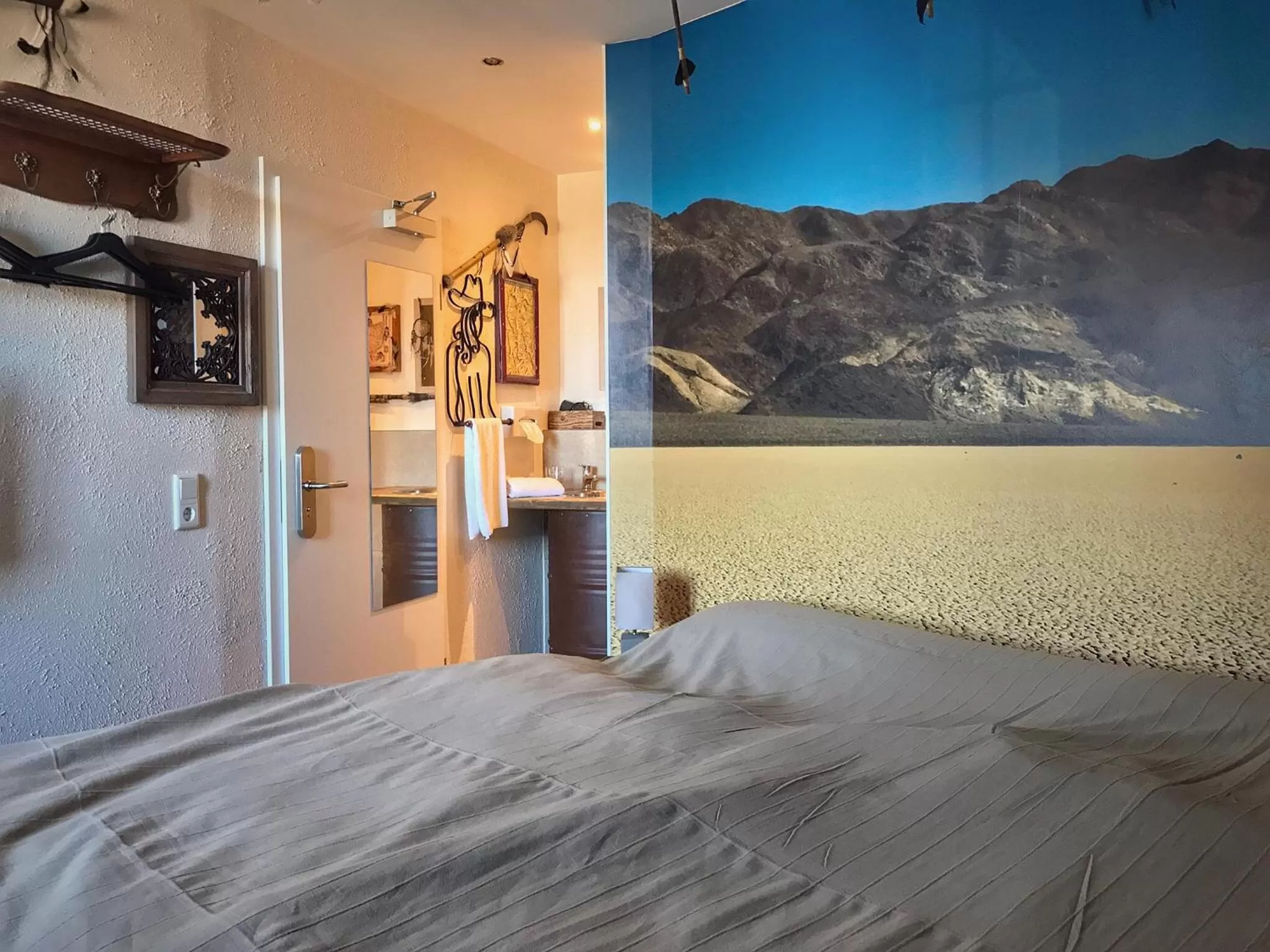 Photo of the whole room, Bed in Road Stop Wuppertal