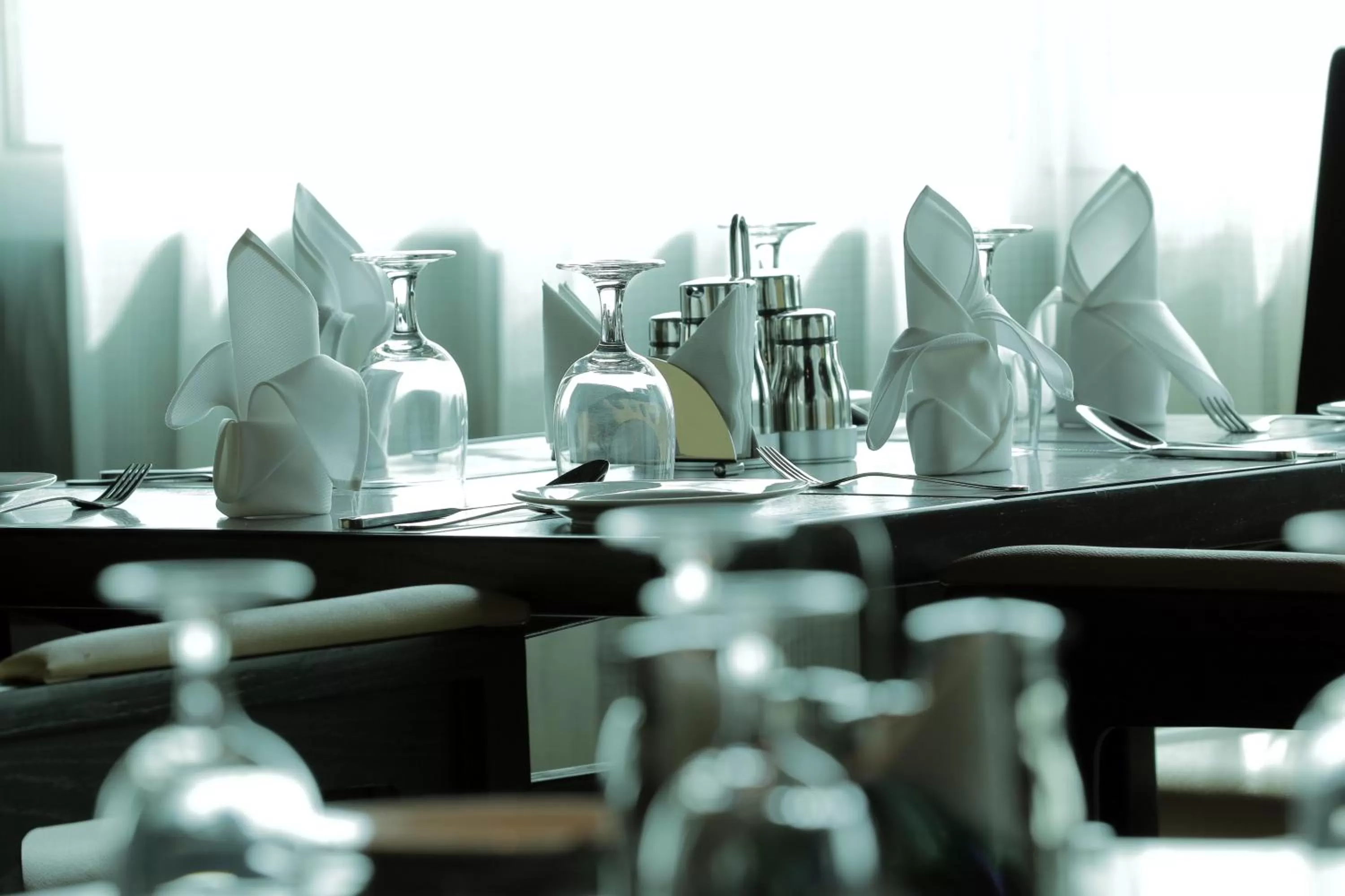 Restaurant/places to eat in Park Regis Lotus Hotel