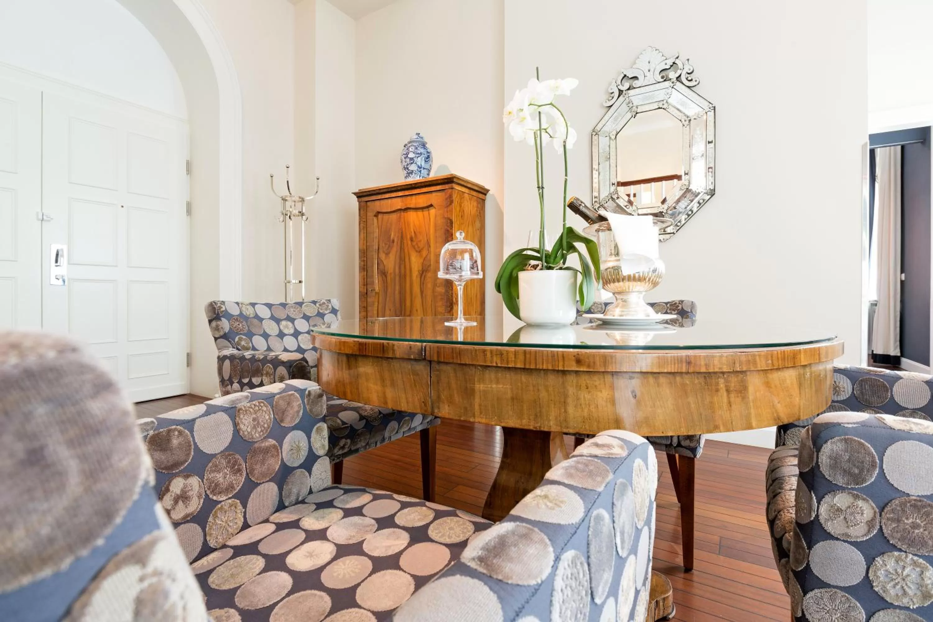 Photo of the whole room in Hotel Kaiserhof Wien