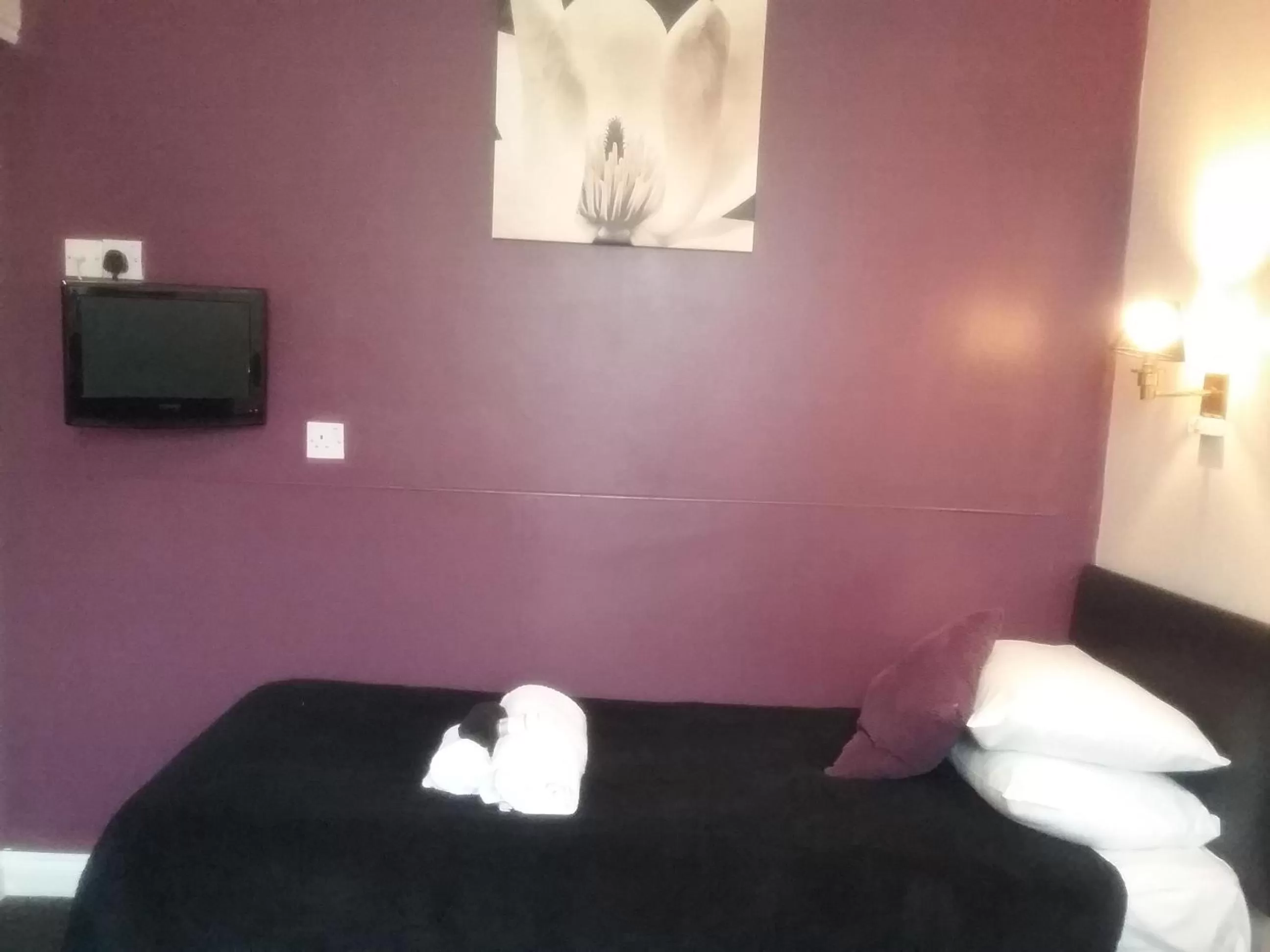 Bedroom, Bed in The Prince Consort