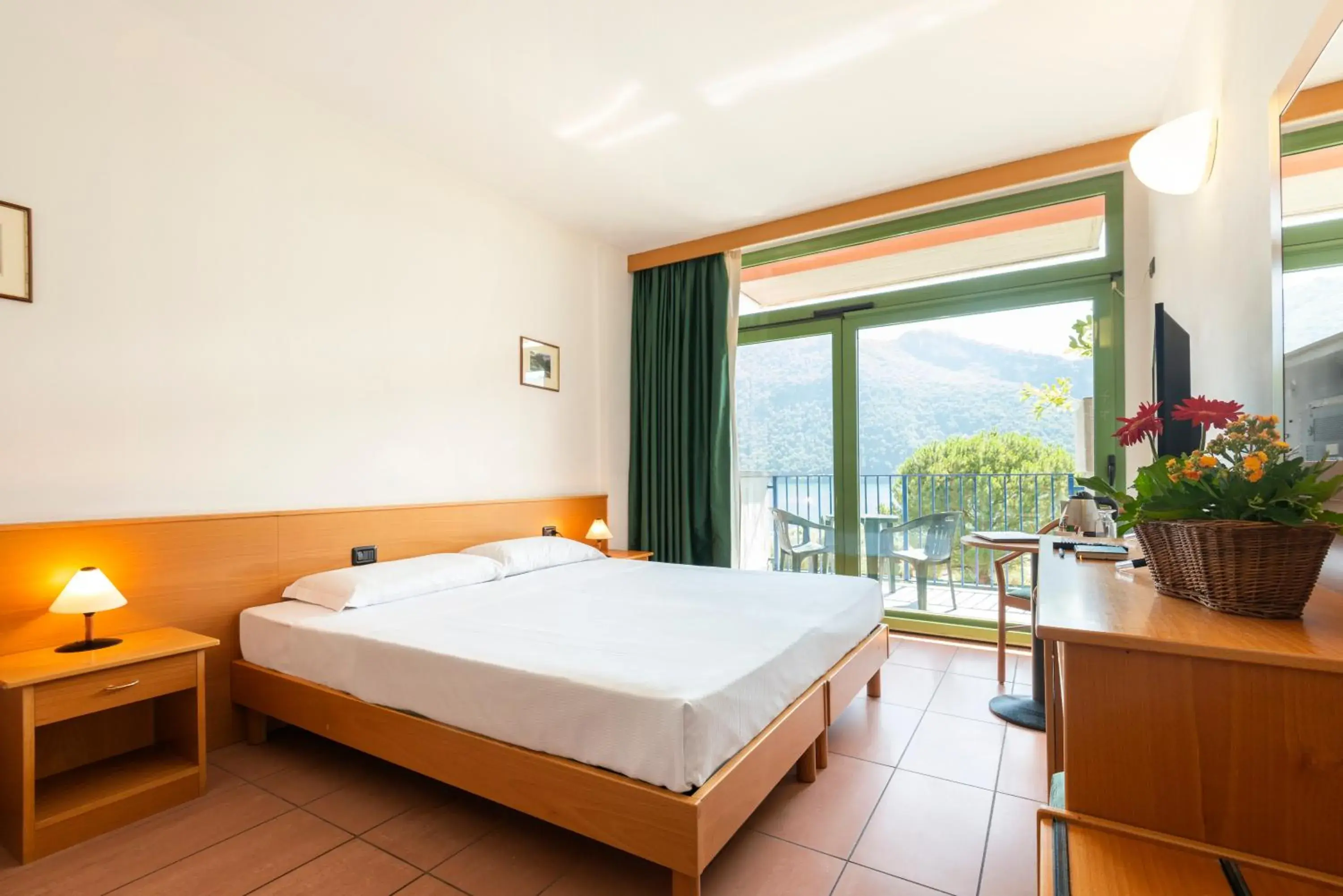 Double Room with Lake View in Park Hotel Abbadia Double Room with Lake View in Park Hotel Abbadia
