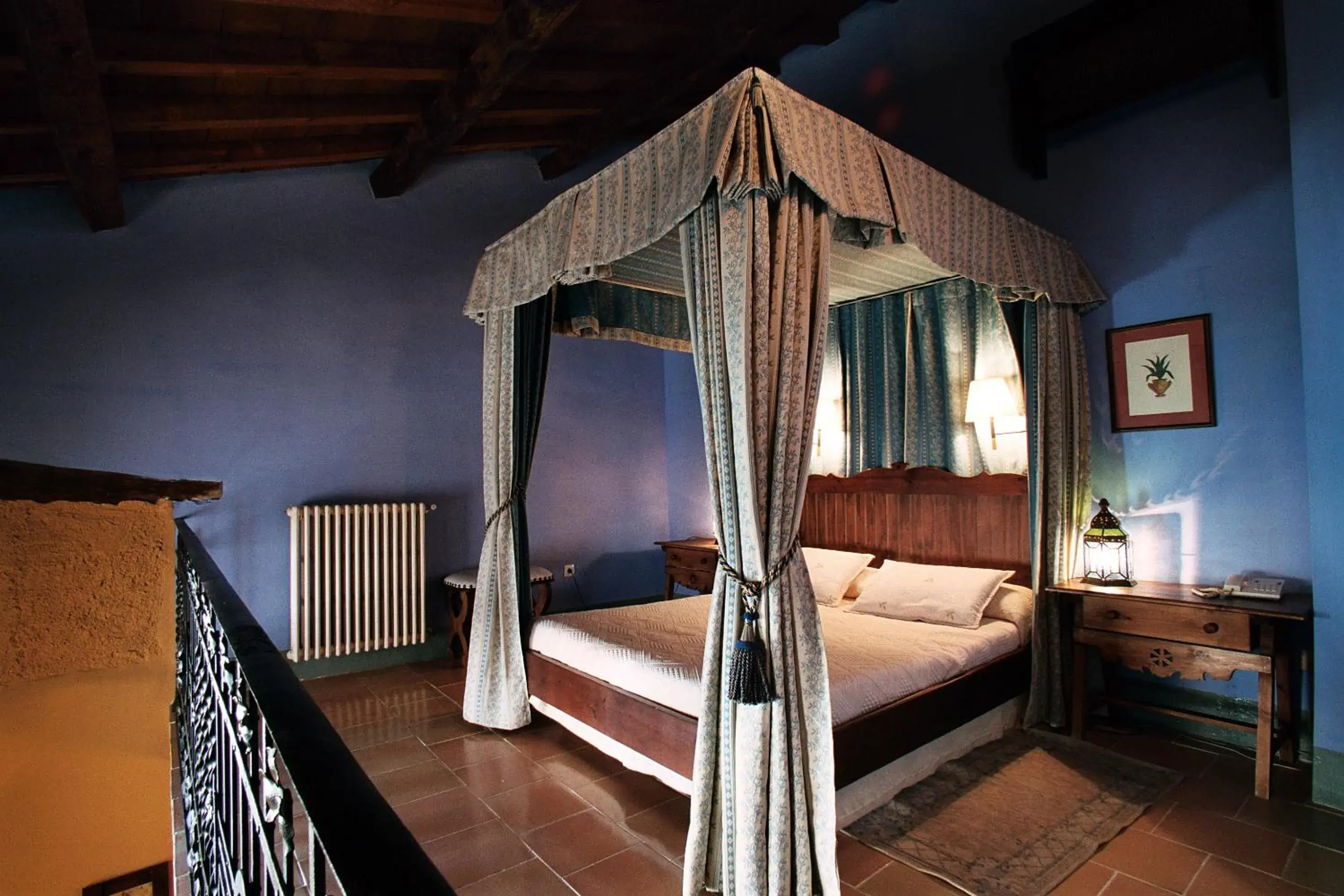 Decorative detail, Bed in Hospederia Meson de la Dolores Decorative detail, Bed in Hospederia Meson de la Dolores