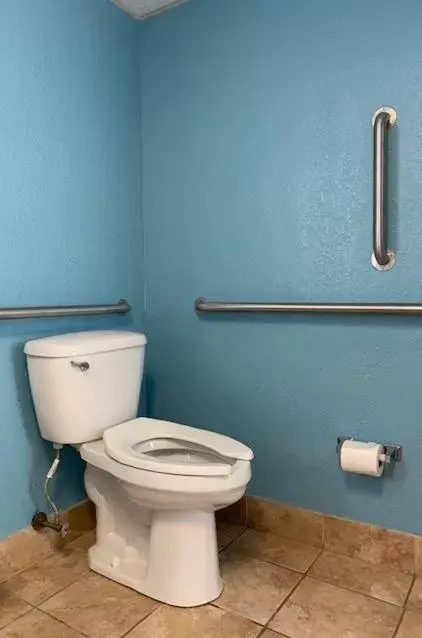 Toilet, Bathroom in Airport Waterfront Inn