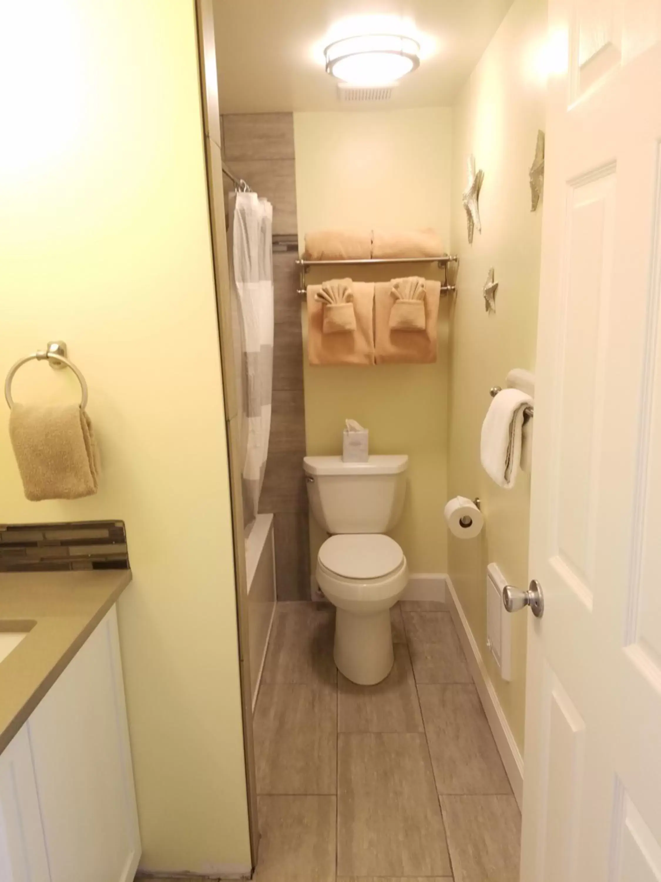 Bathroom in The Seaside Oceanfront Inn