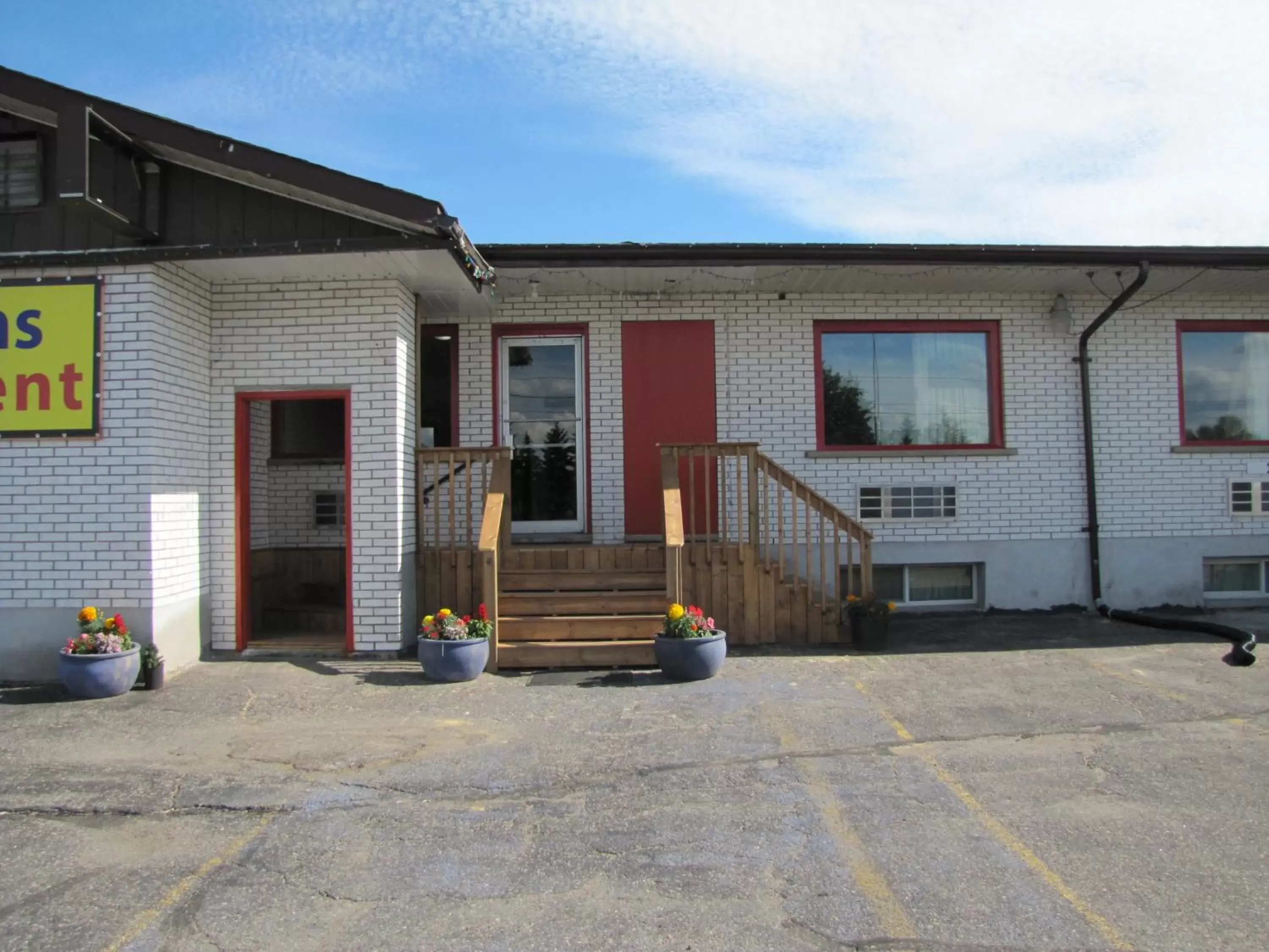 Facade/Entrance in Northland Motel