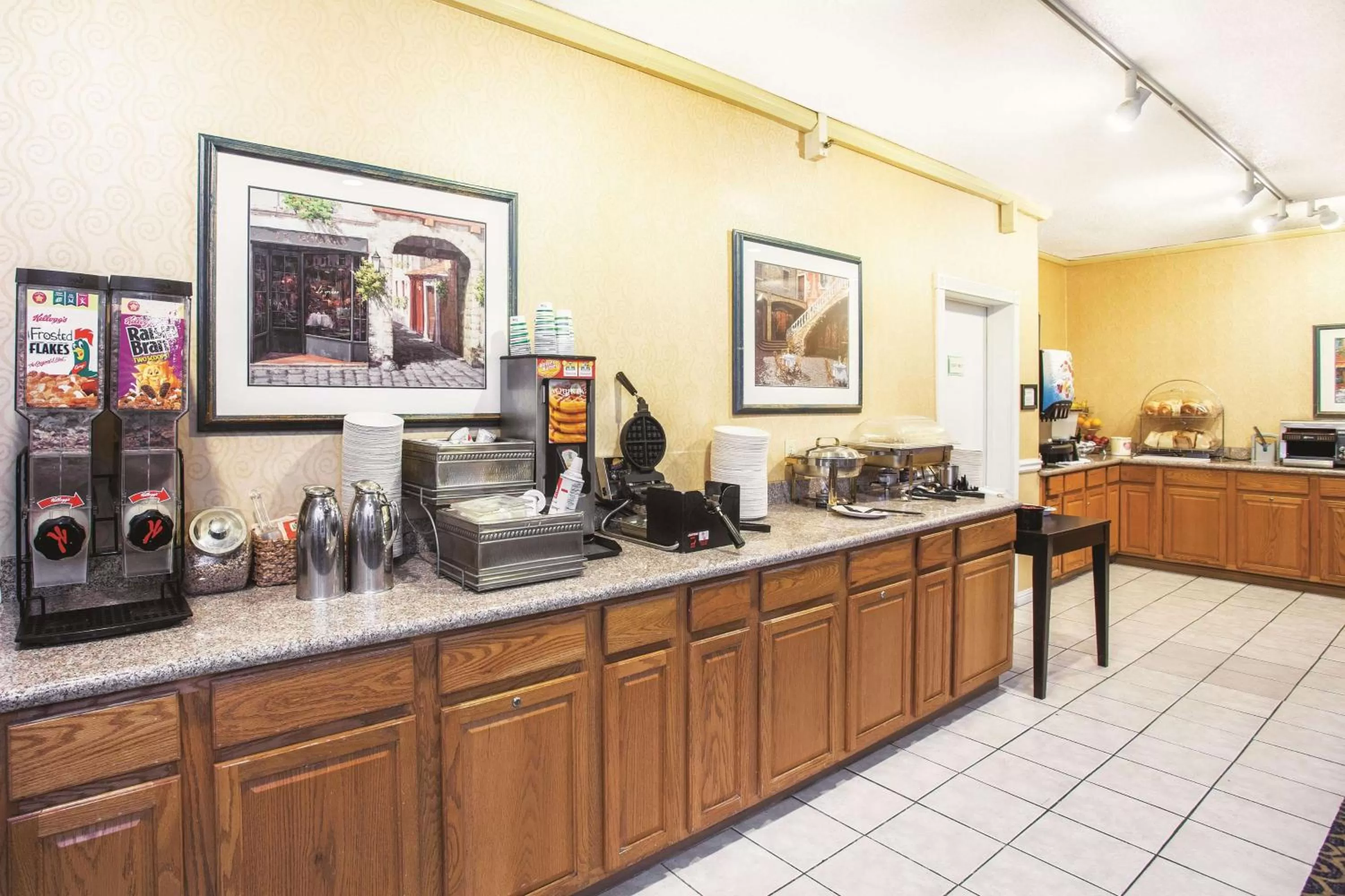 Restaurant/places to eat in La Quinta Inn by Wyndham Berkeley