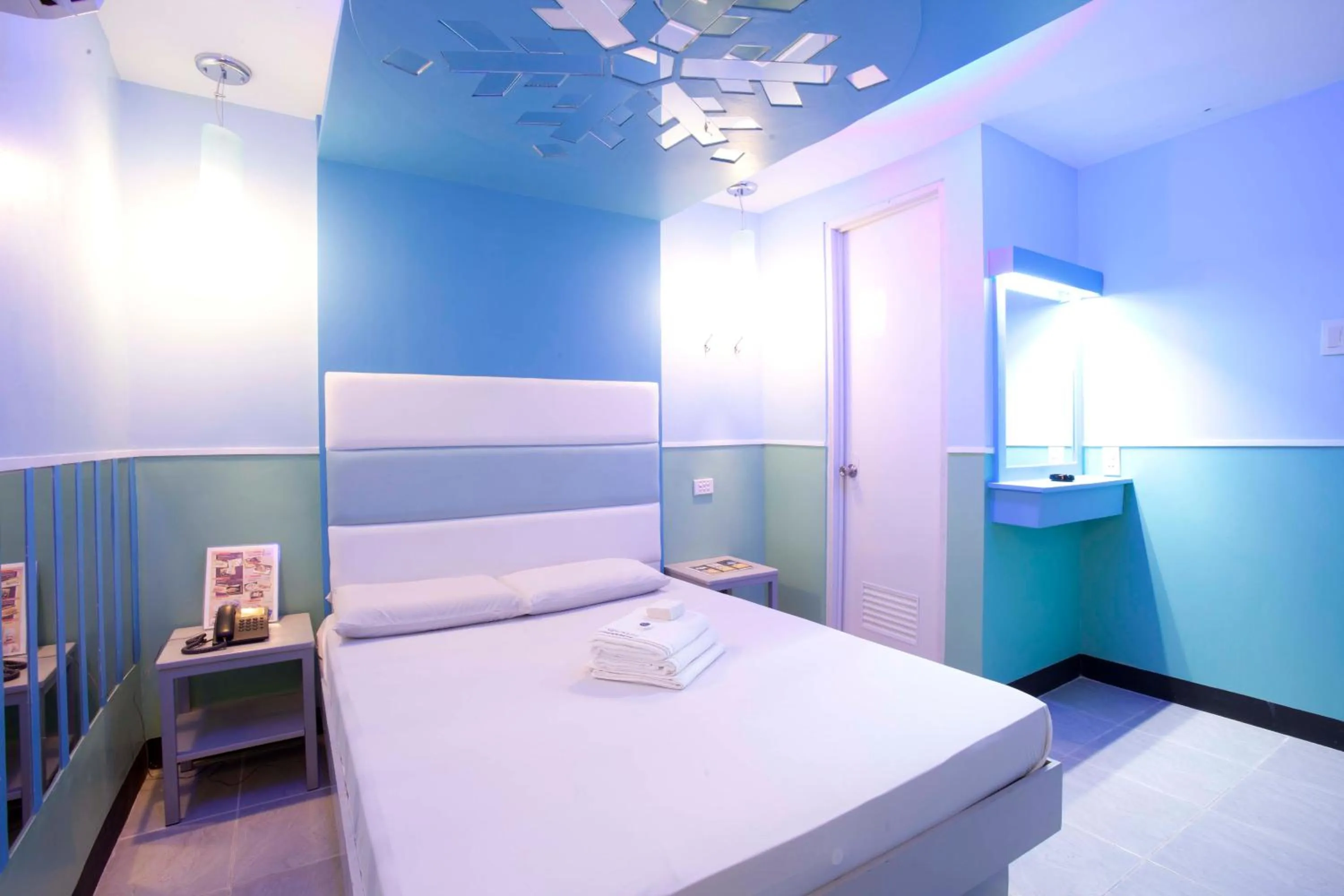 Bed in Hotel 99 Quiapo