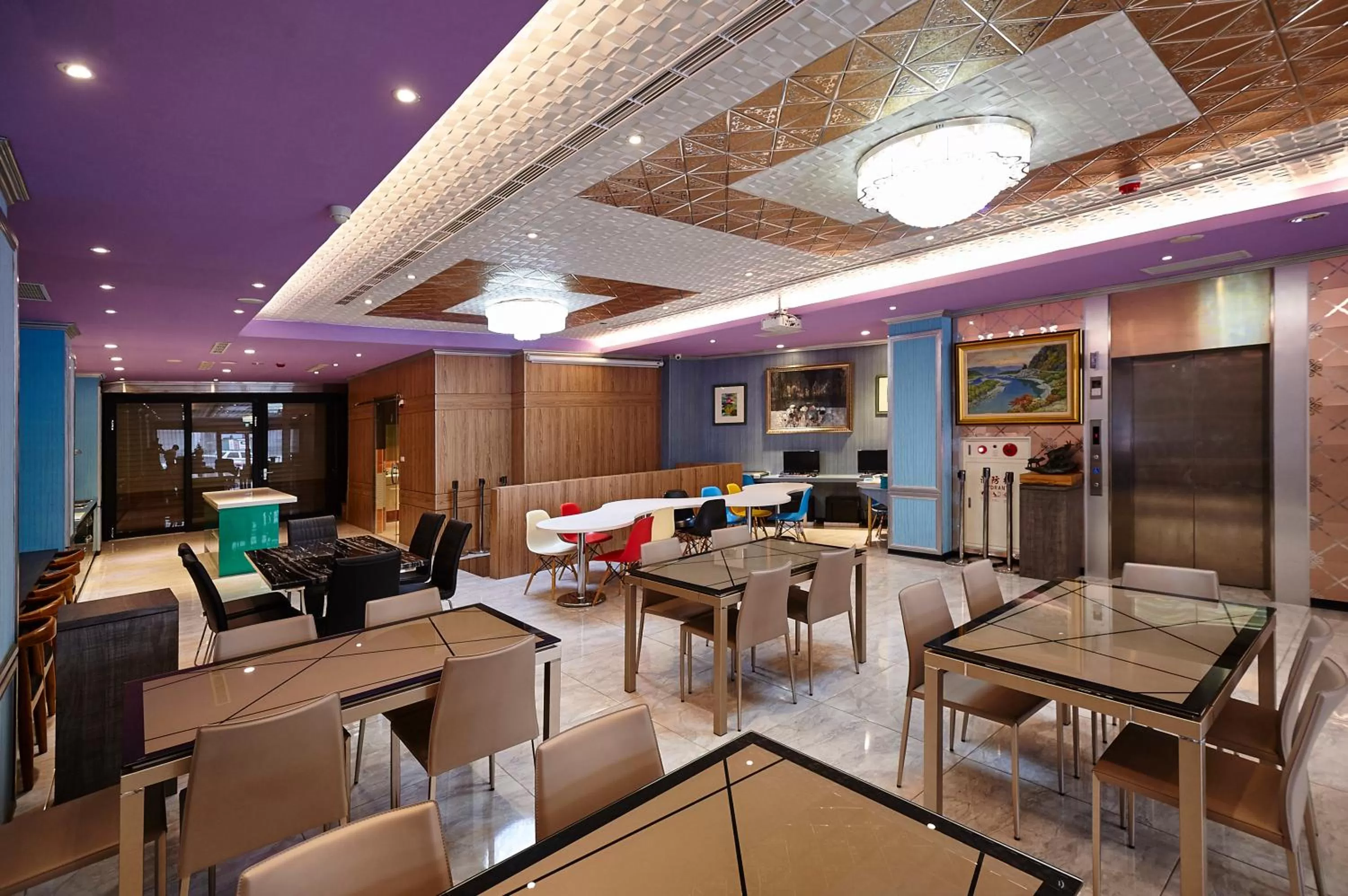 Coffee/tea facilities in Lily Hotel