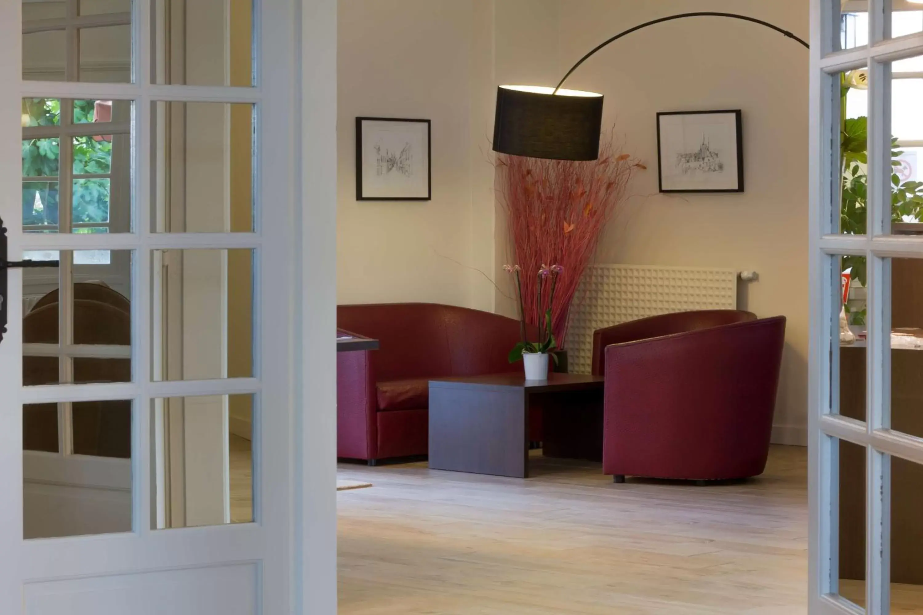 Lobby or reception, Seating Area in Best Western Blanche De Castille Dourdan