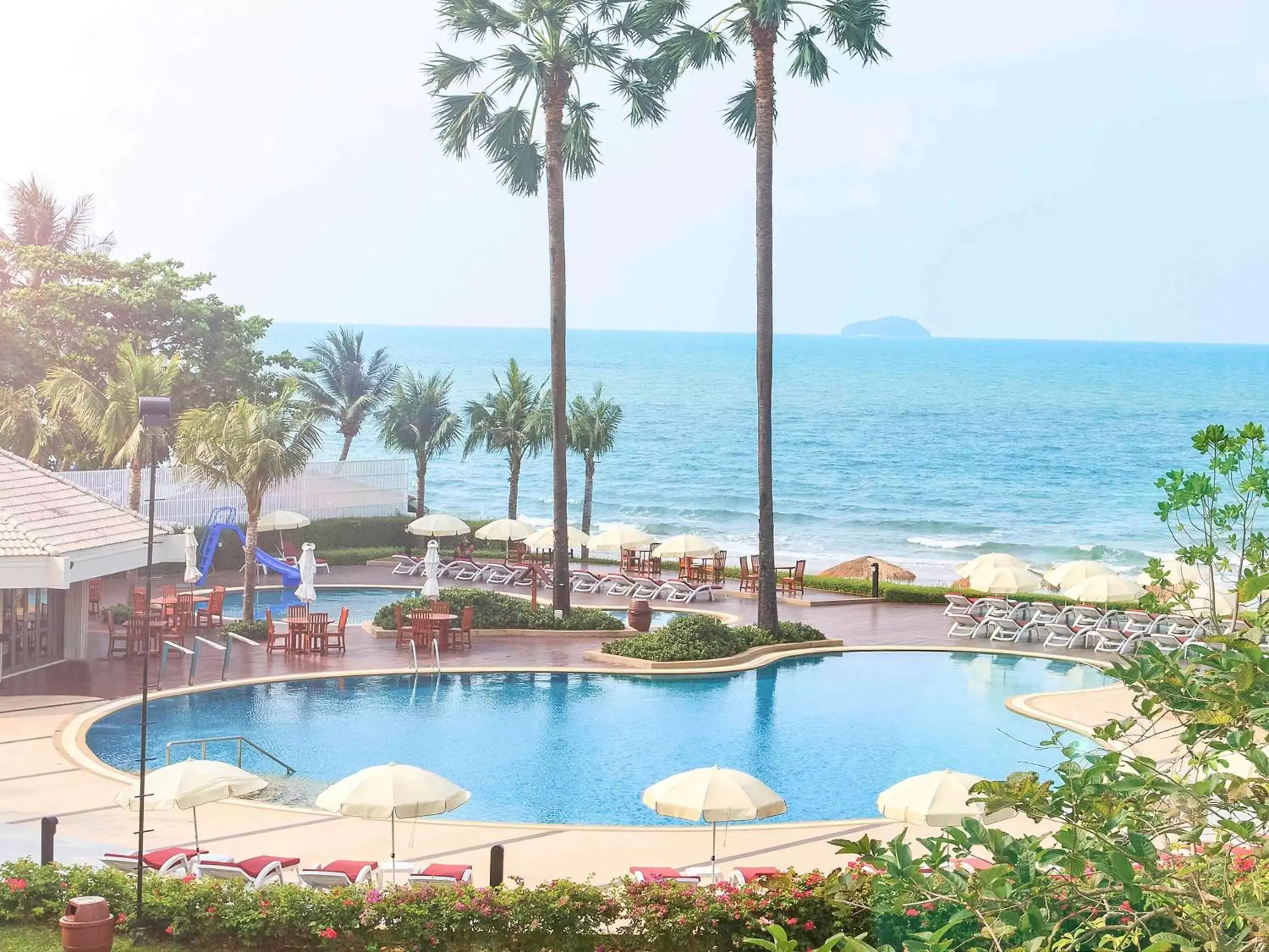 Restaurant/places to eat, Swimming Pool in Novotel Rayong Rim Pae Resort