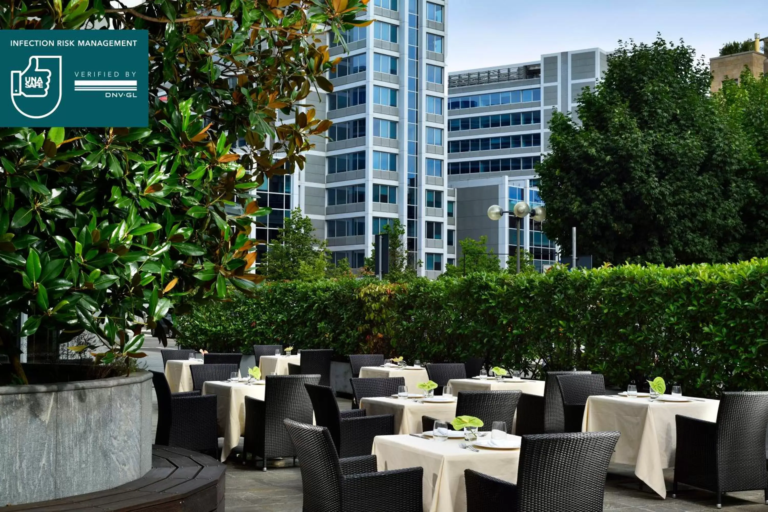 Restaurant/places to eat in UNAHOTELS The ONE Milano Hotel & Residence