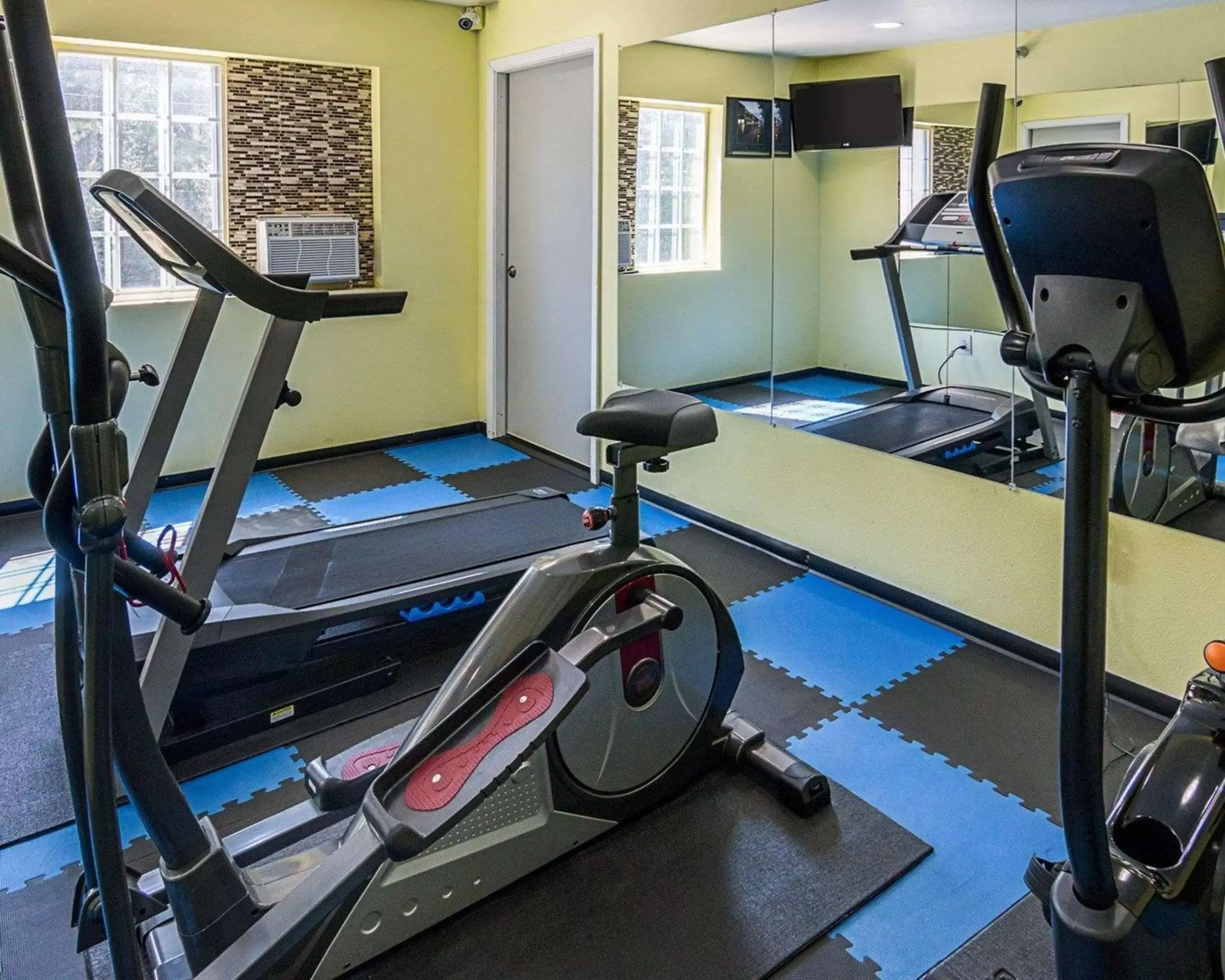 Fitness centre/facilities, Fitness Center/Facilities in Econo Lodge Inn & Suites Natchitoches