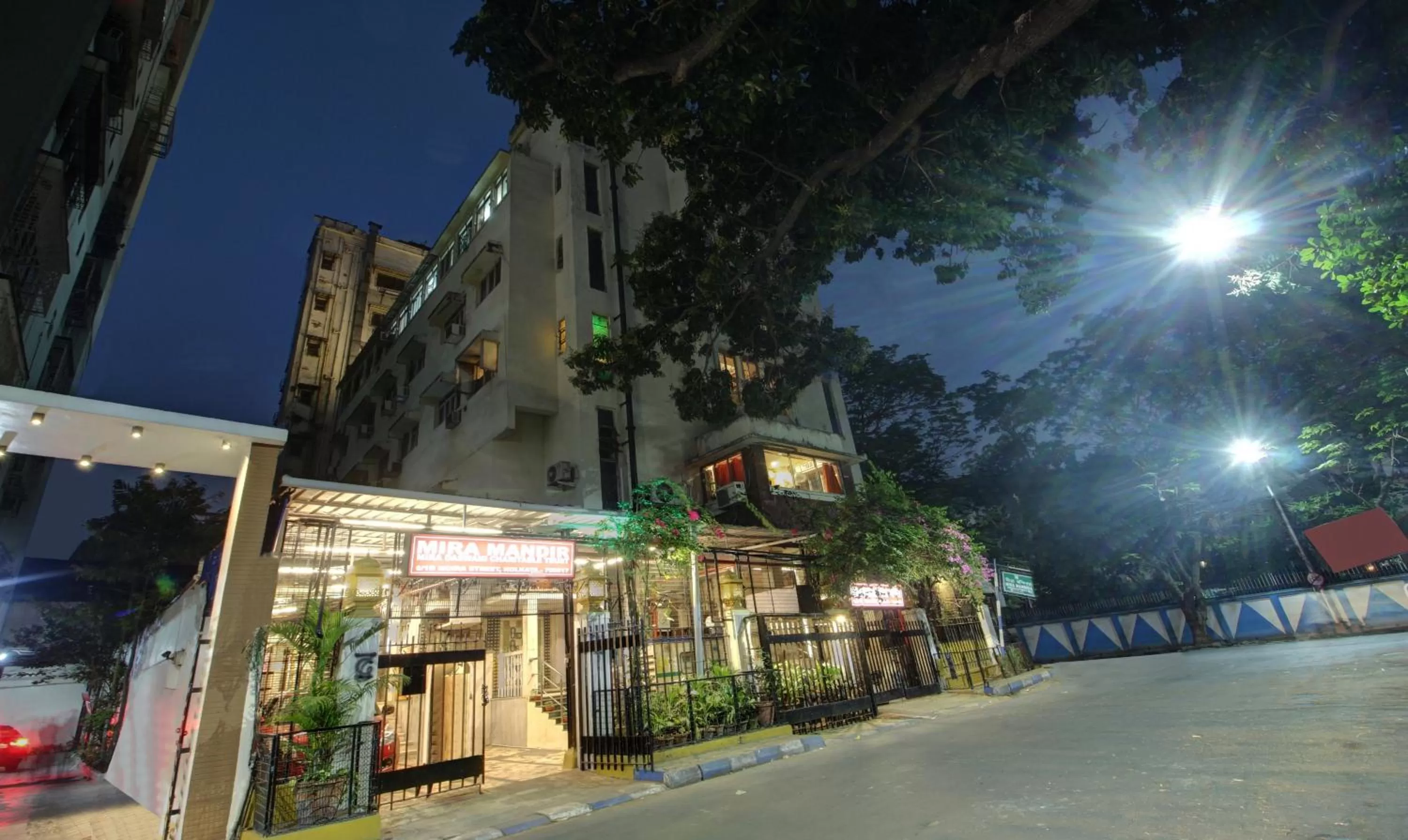 Property building in Treebo Mira Inn, Camac Street