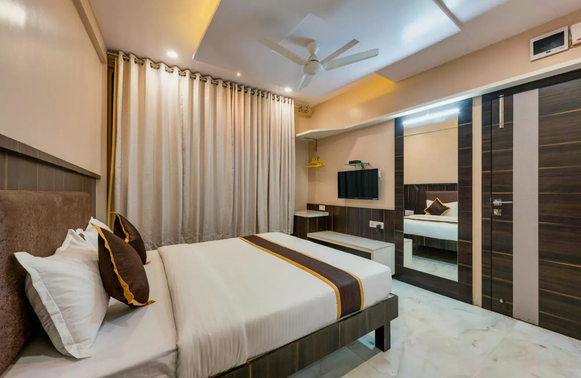 Bed in Hotel Aatithya Satkar Near Mahalaxmi Temple Bed in Hotel Aatithya Satkar Near Mahalaxmi Temple