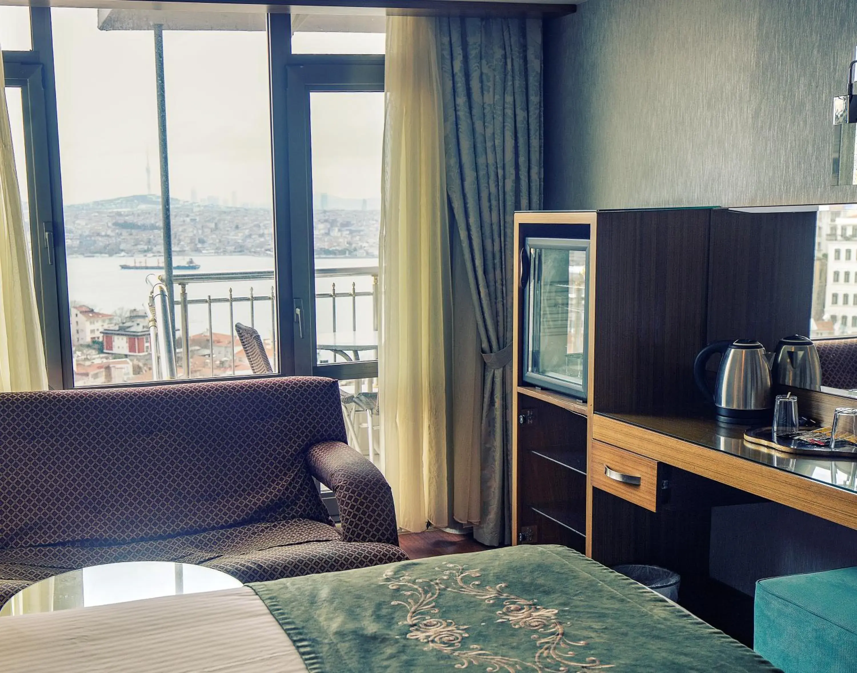 Coffee/tea facilities, Seating Area in Grand Star Hotel Bosphorus & Spa