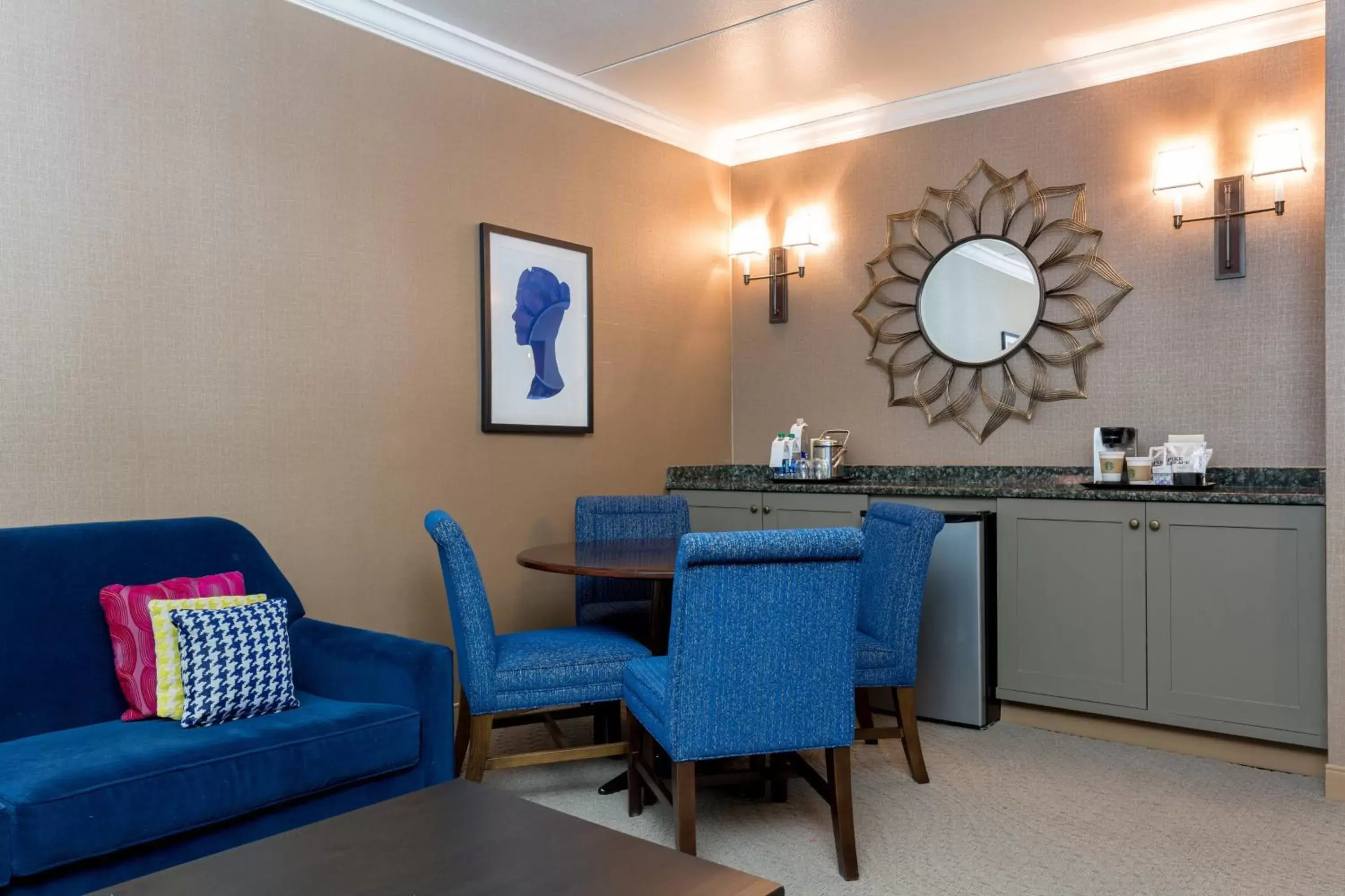 Living room in Sheraton Tarrytown Hotel