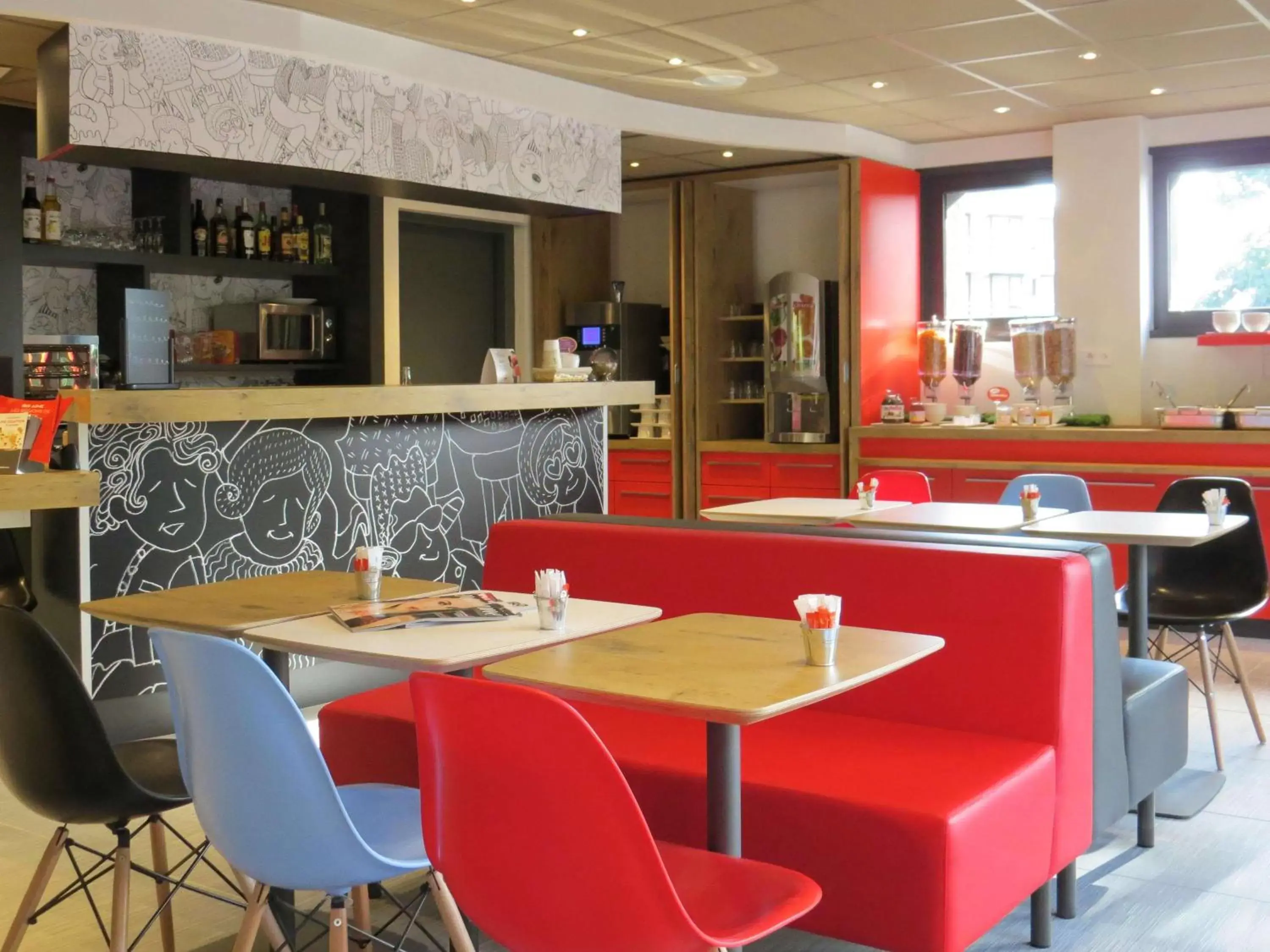 Lounge or bar in ibis Soissons Lounge or bar in ibis Soissons