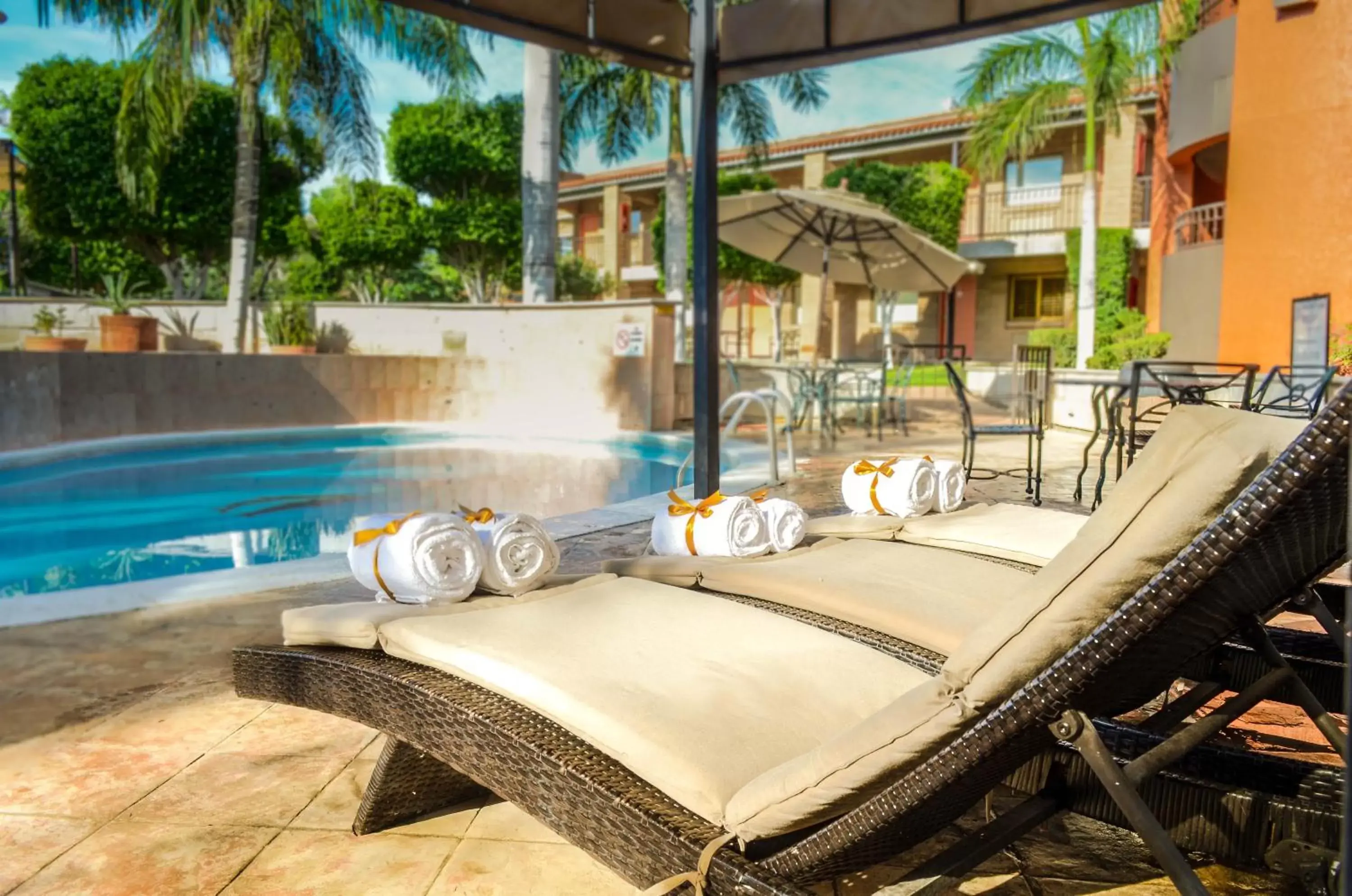 Swimming Pool in Hotel Colonial Hermosillo