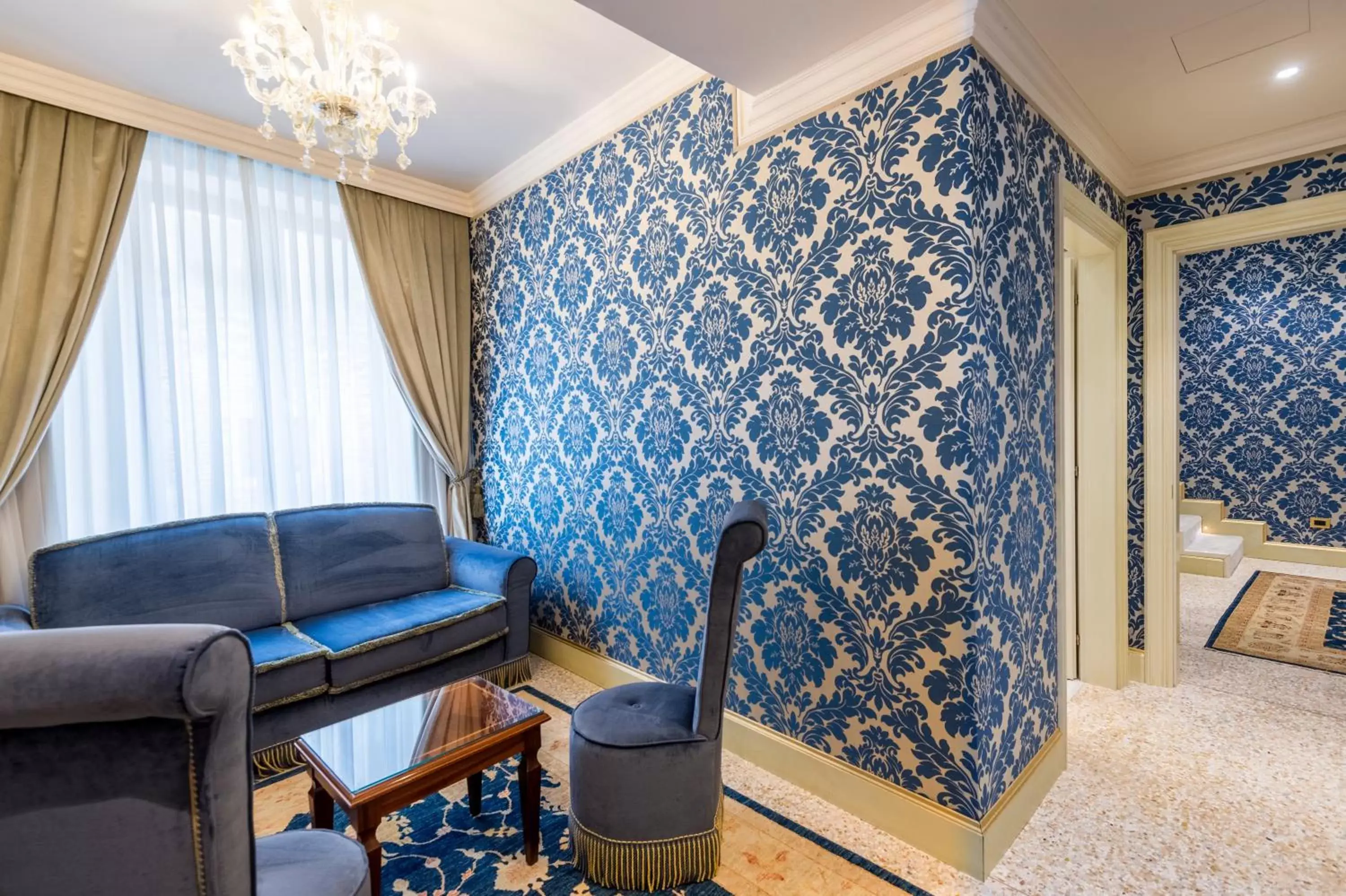 Bed, Seating Area in Hotel Ai Cavalieri di Venezia