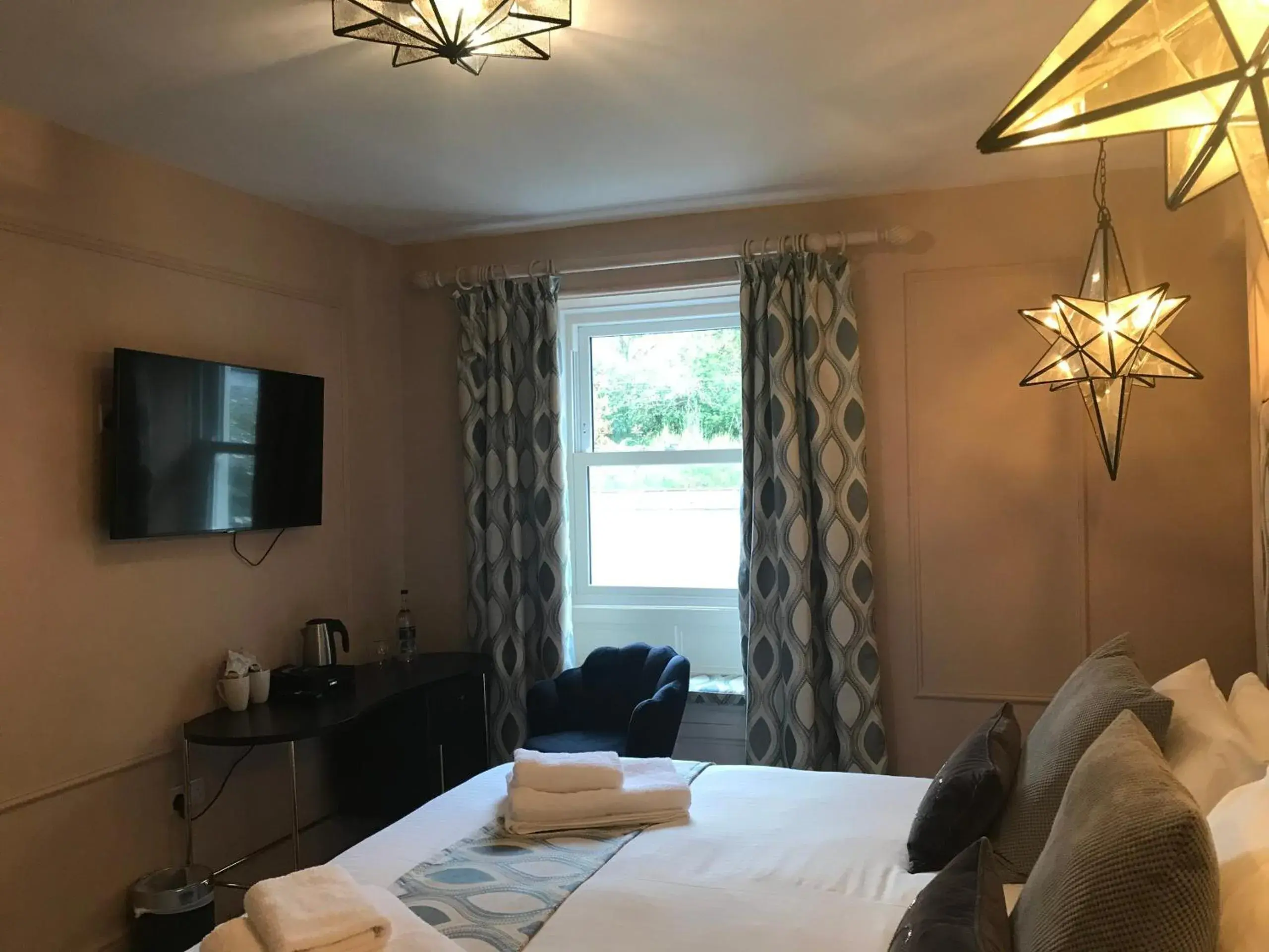 Bedroom, Bed in Welbeck Manor and Golf