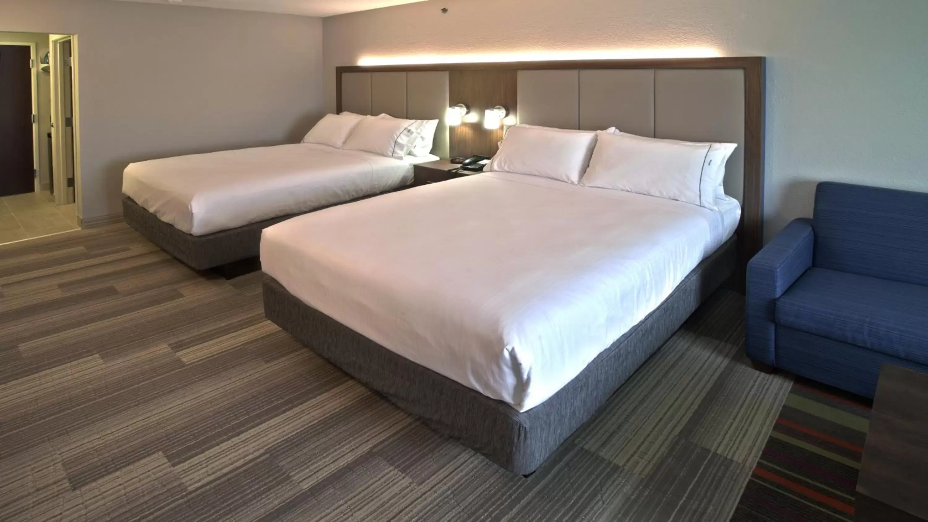 Photo of the whole room, Bed in Holiday Inn Express & Suites Evansville North, an IHG Hotel