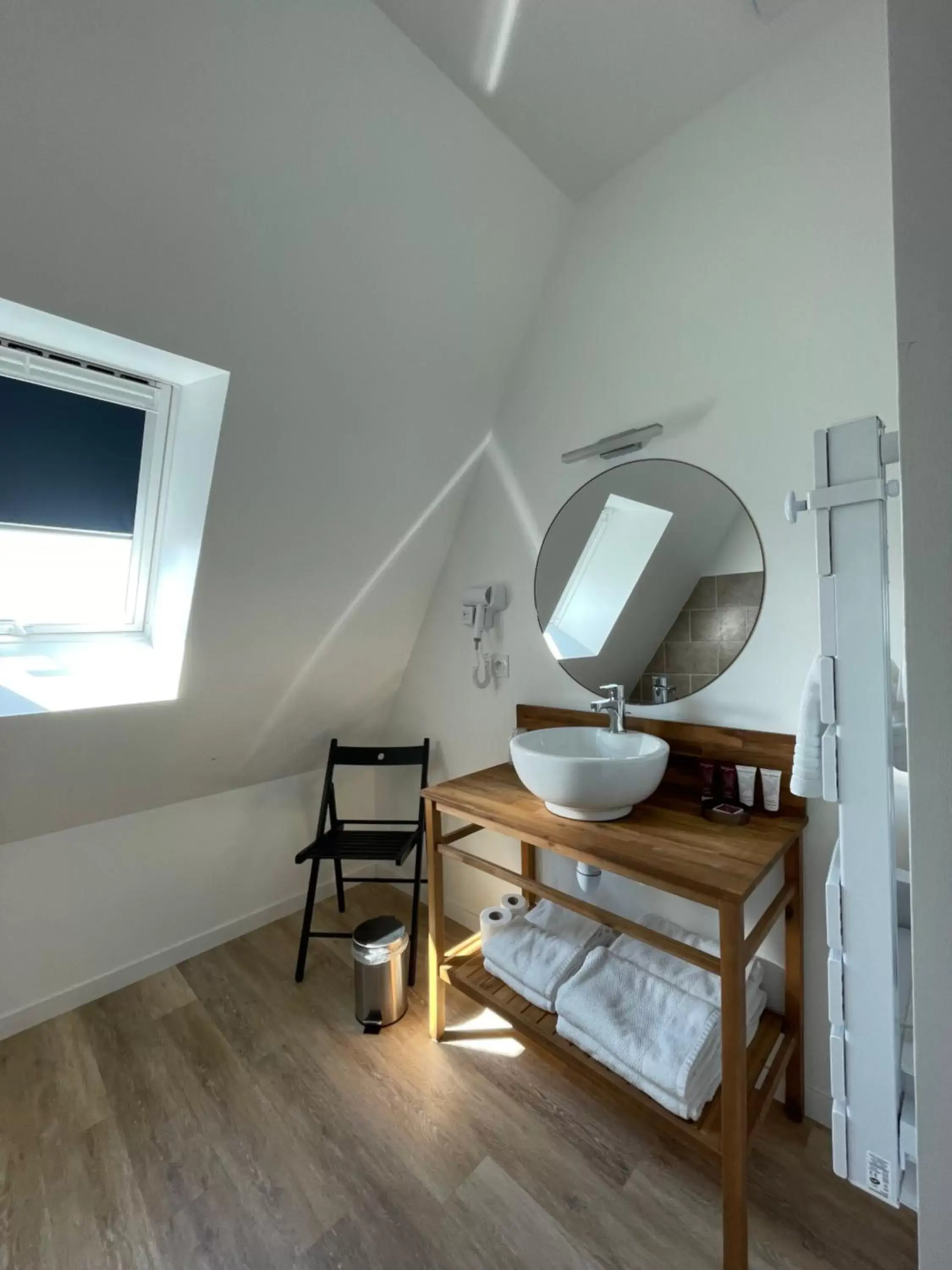 Bathroom, TV/Entertainment Center in LA TOUR AUX CRABES près de la plage