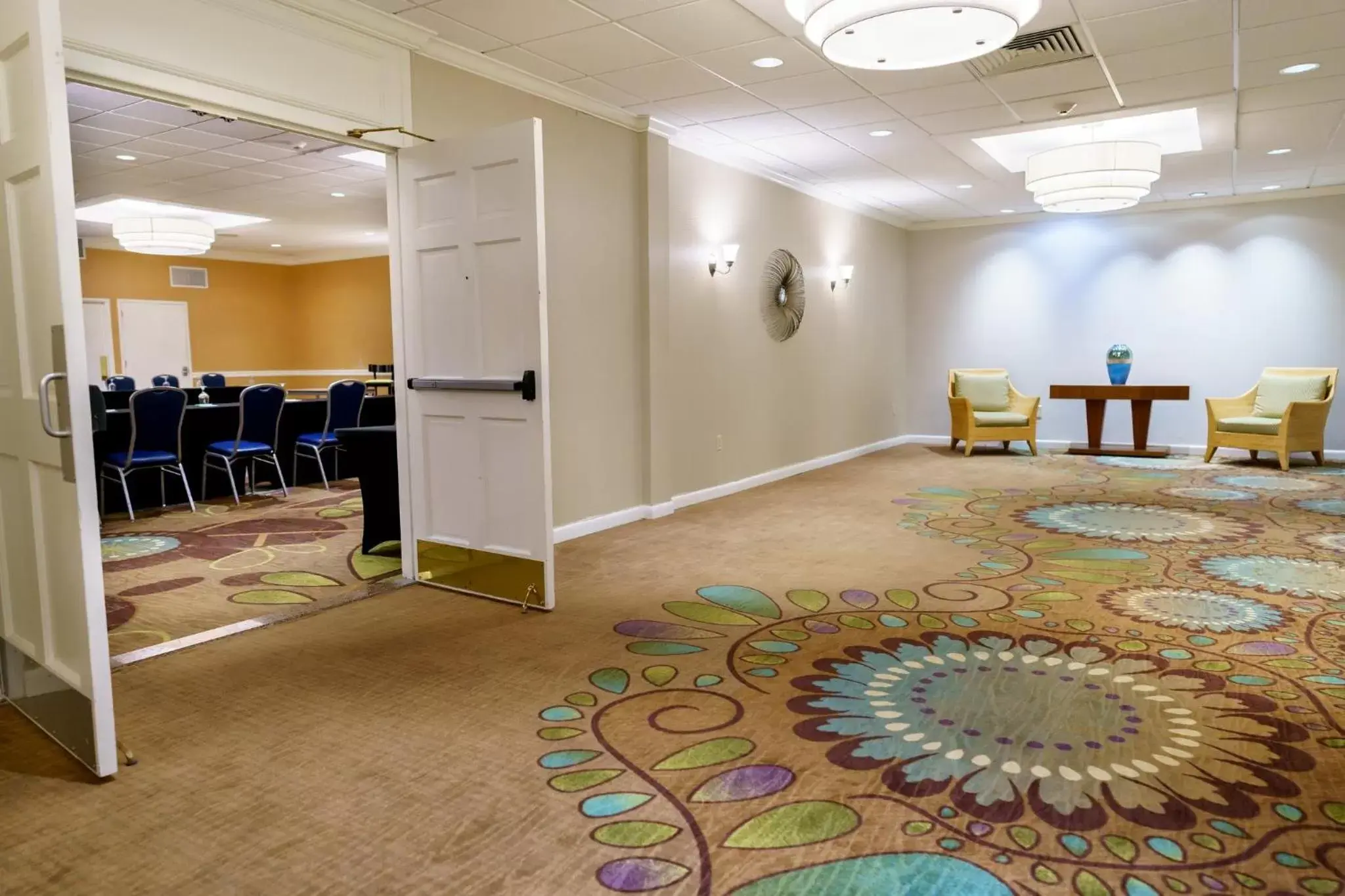 Meeting/conference room in Holiday Inn Cape Cod-Falmouth, an IHG Hotel