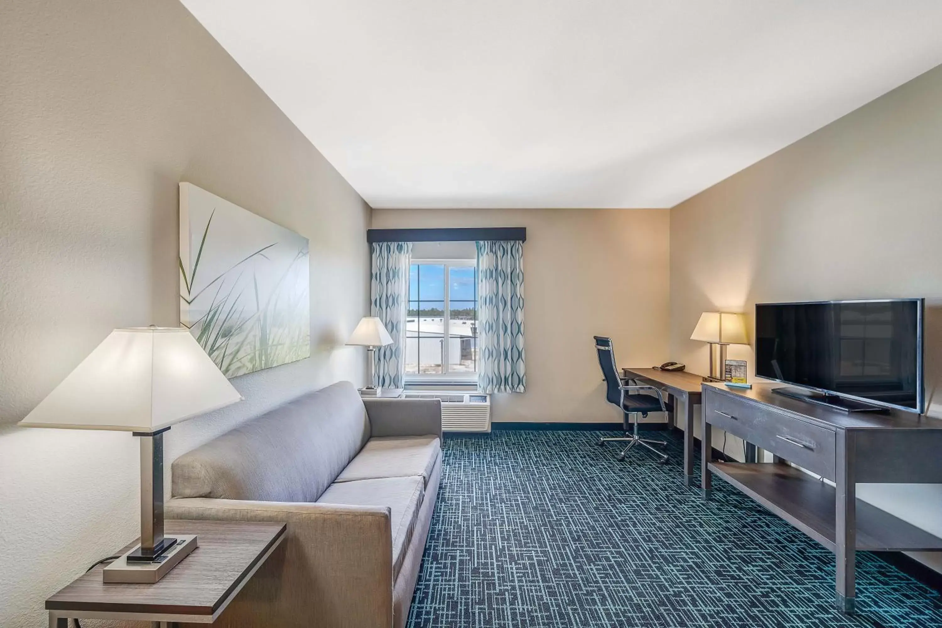 Living room in La Quinta by Wyndham PCB Pier Park area Living room in La Quinta by Wyndham PCB Pier Park area