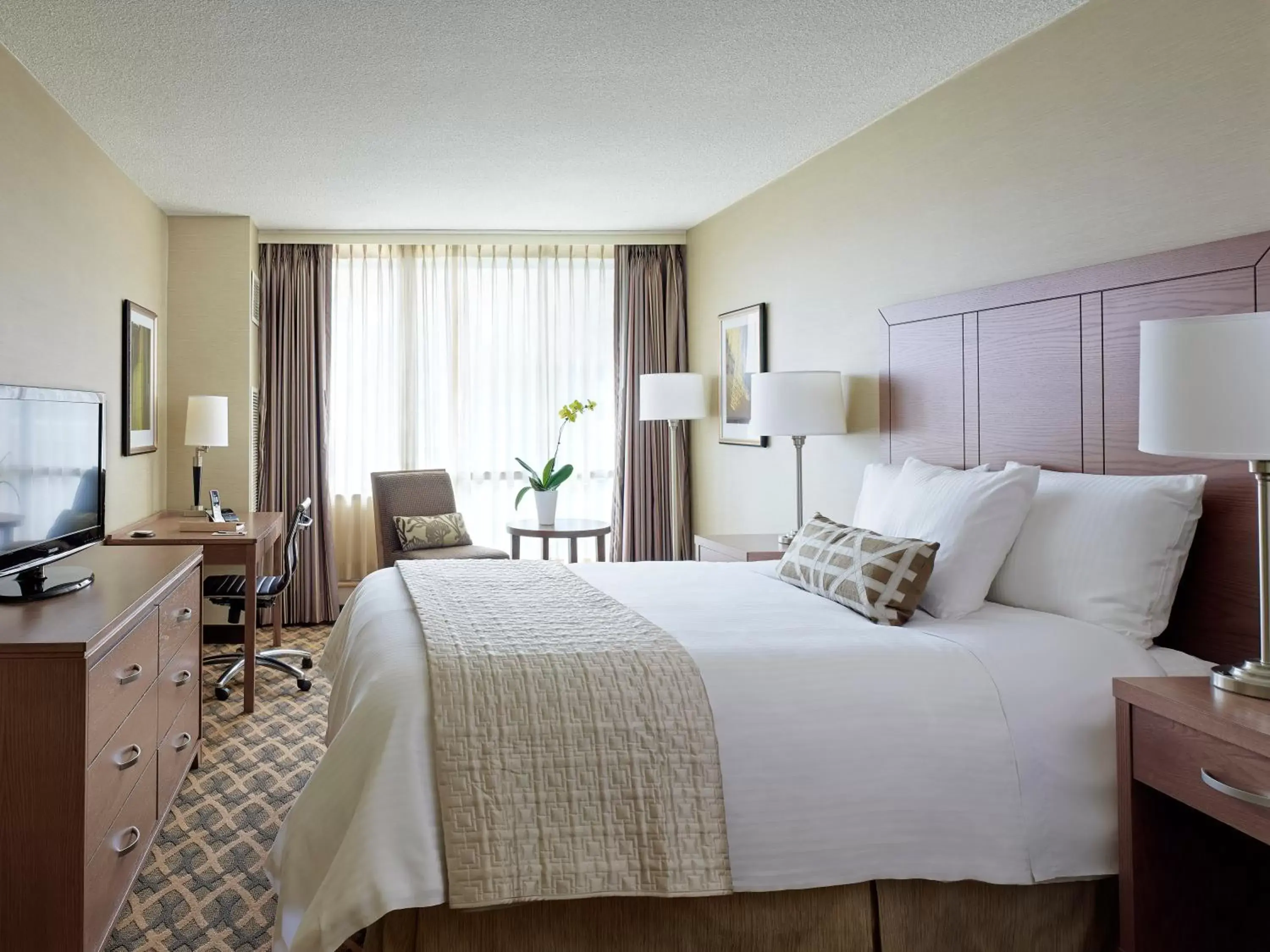 Photo of the whole room, Bed in Chelsea Hotel Toronto