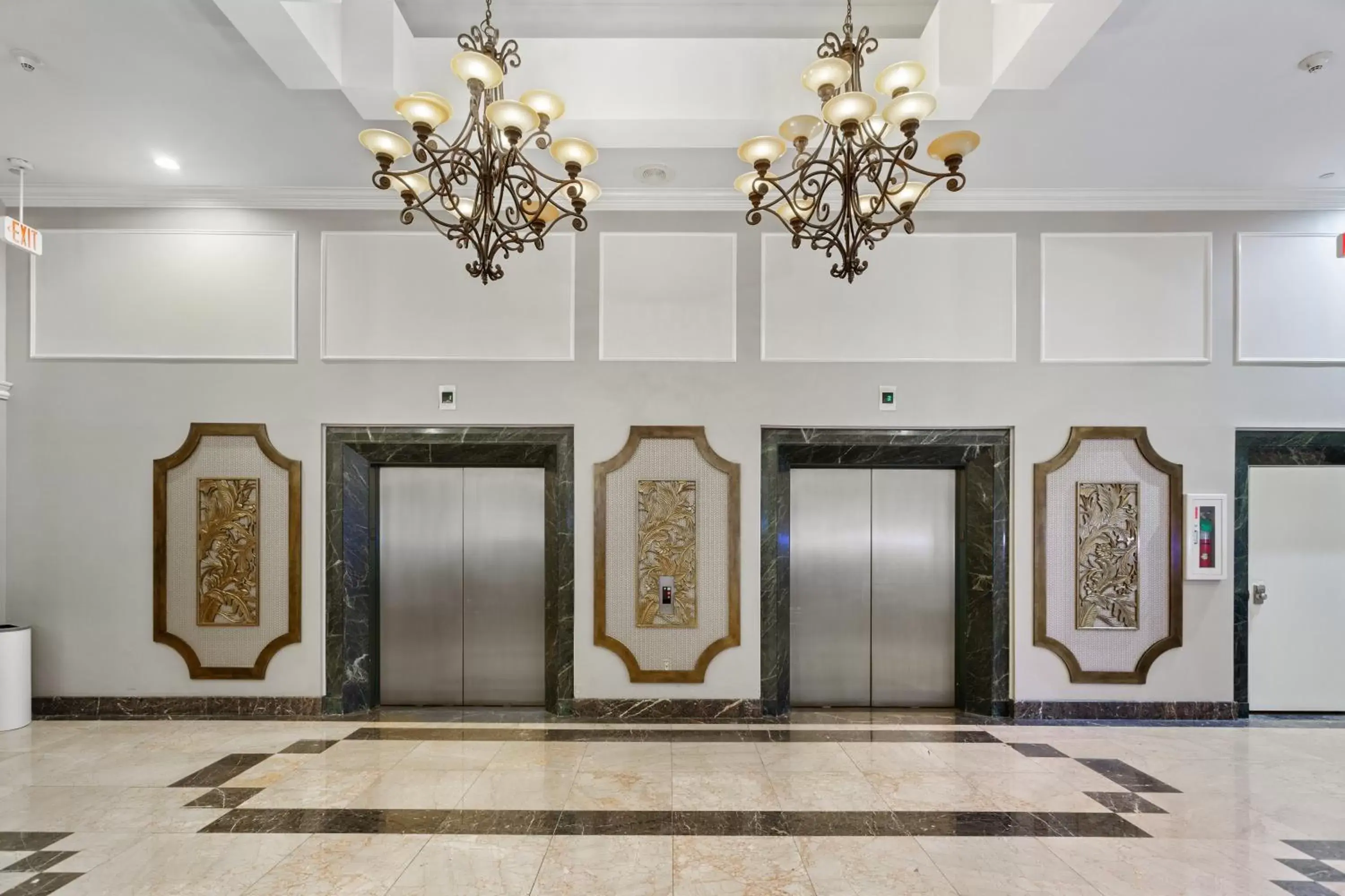 Lobby/Reception in Wyndham Garden Baronne Plaza