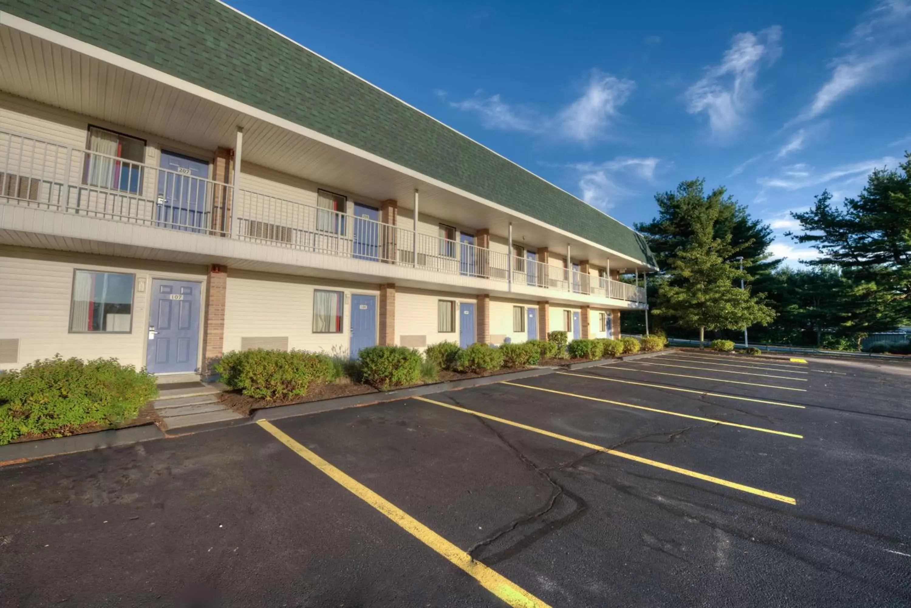 Property building in Motel 6-Niantic, CT - New London