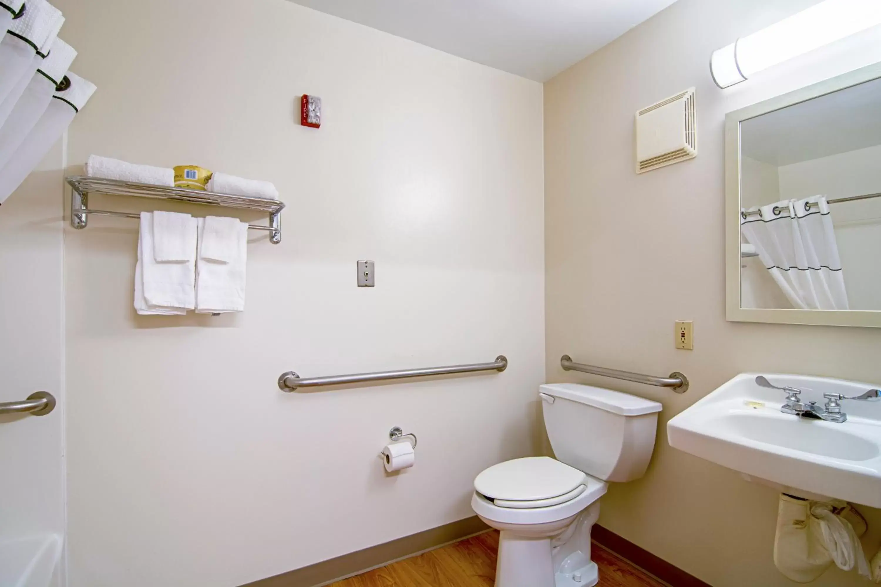 Bathroom in HomeTowne Studios by Red Roof Chicago - Waukegan