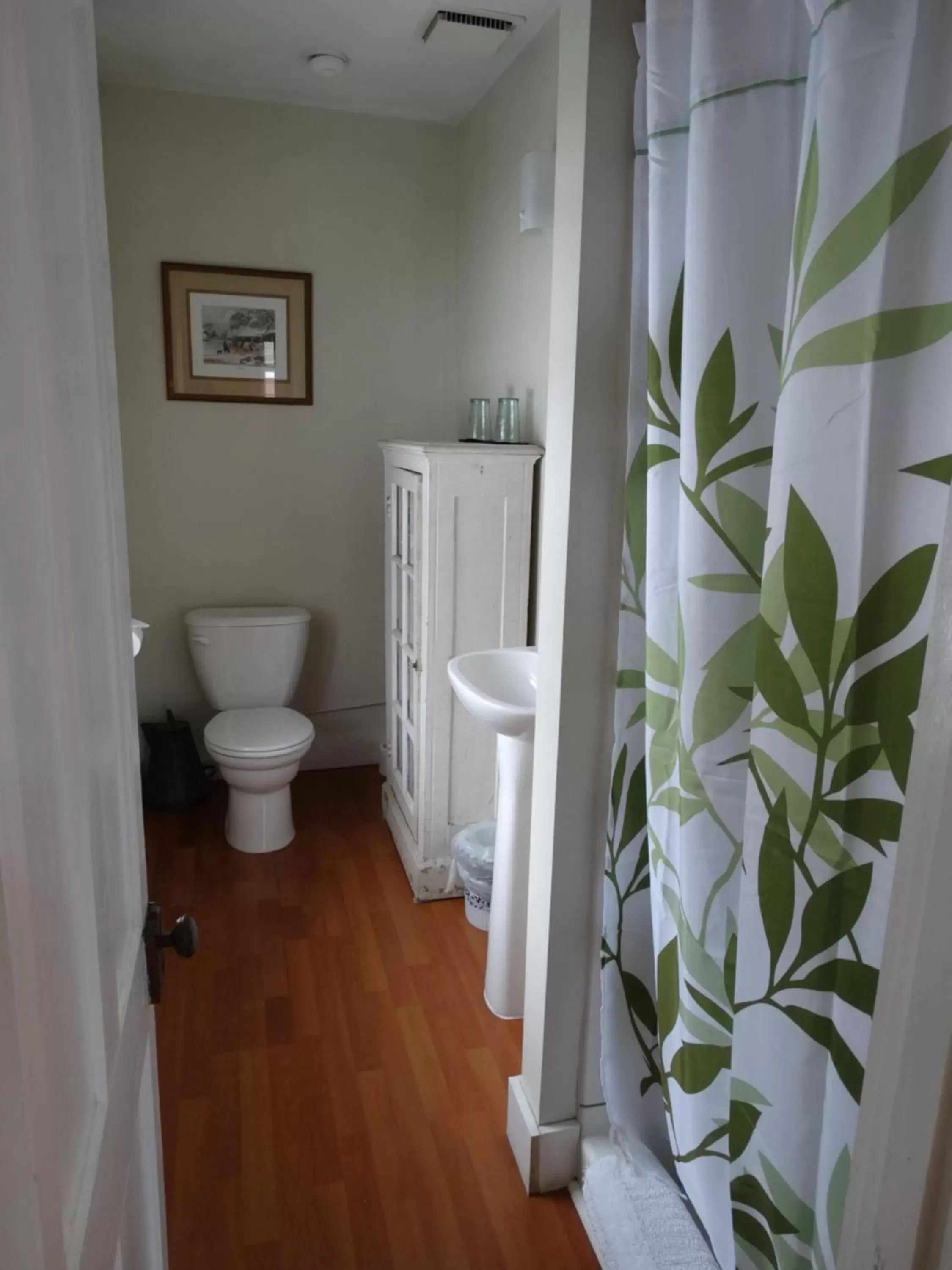 Bathroom in Shoreham Inn Bed & Breakfast